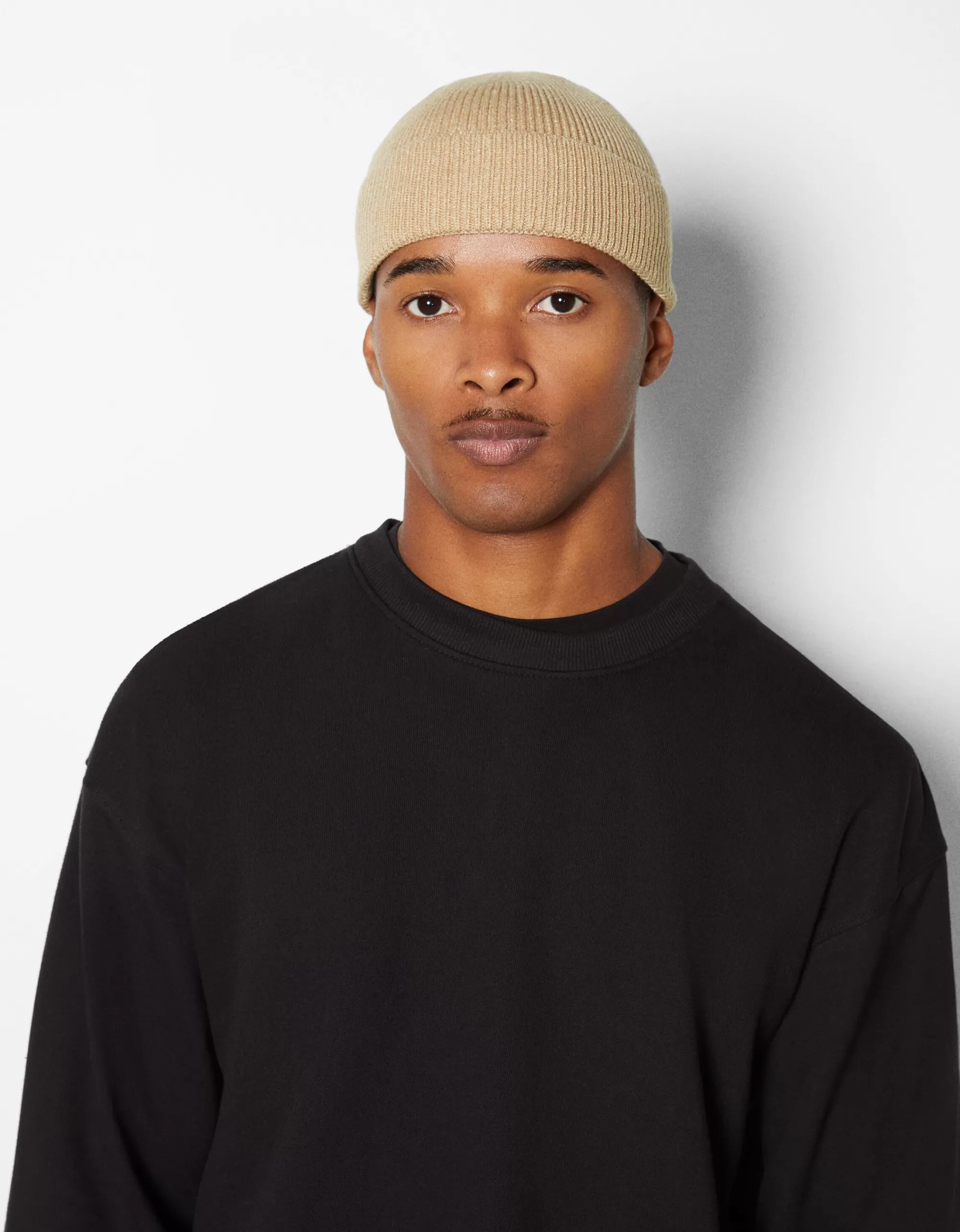 HOMBRE BERSHKA Beanie corto