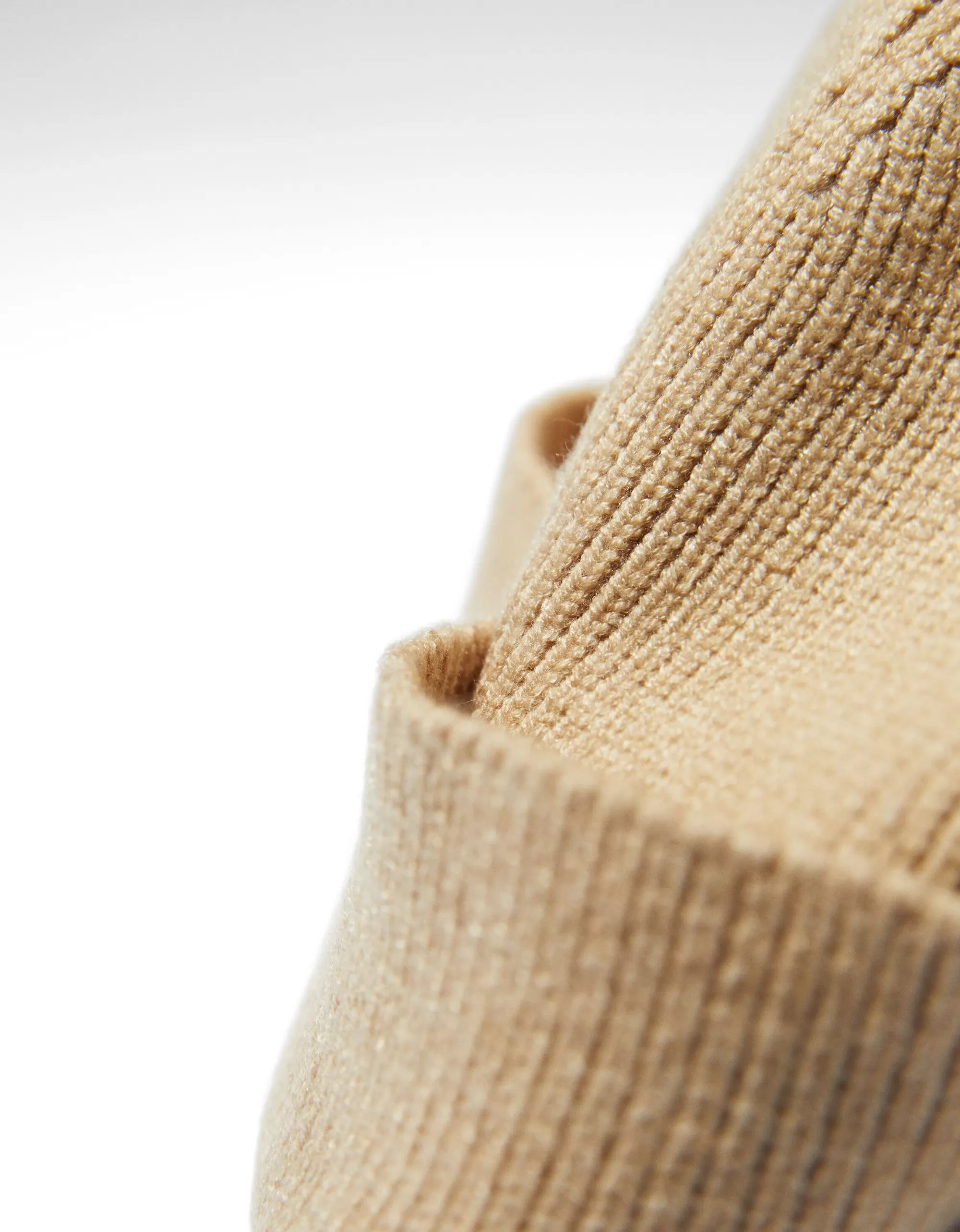 MUJER BERSHKA Beanie corto