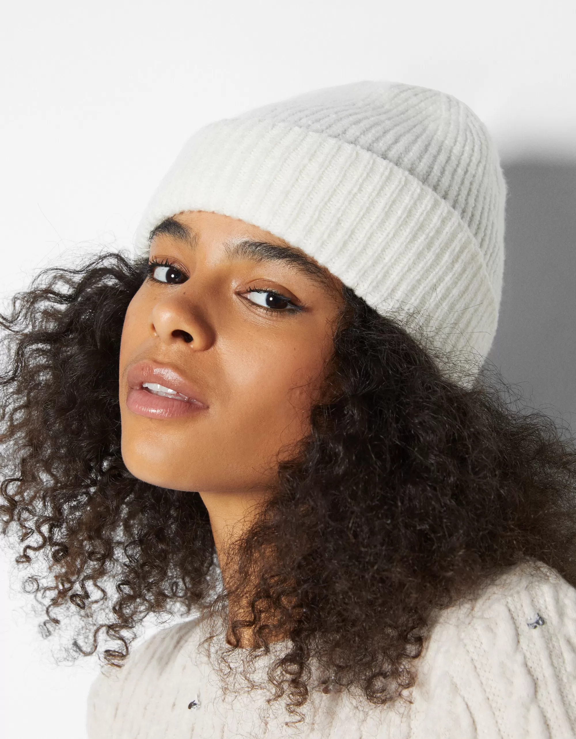 MUJER BERSHKA Beanie punto rib