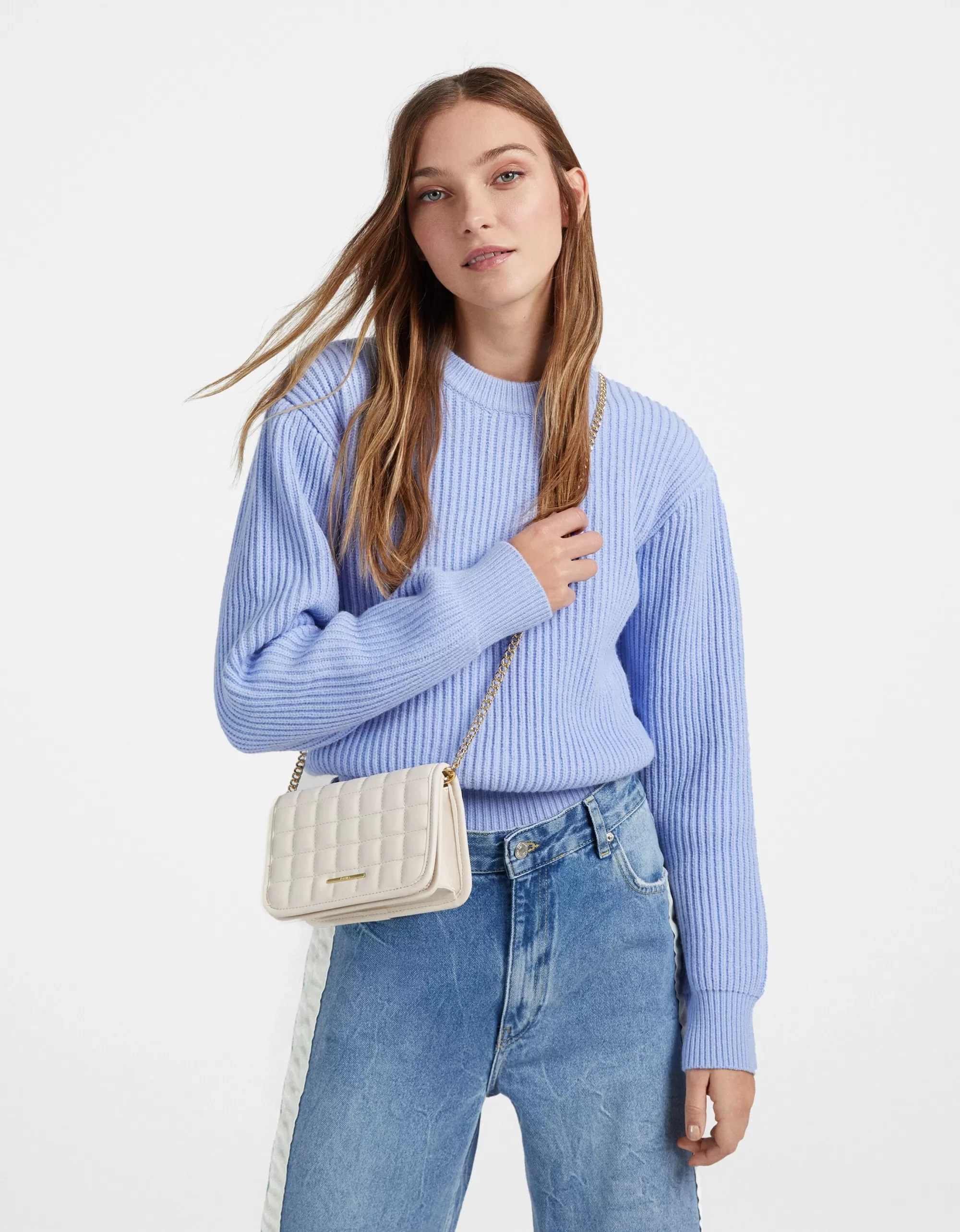 MUJER BERSHKA Bolso acolchado cadena