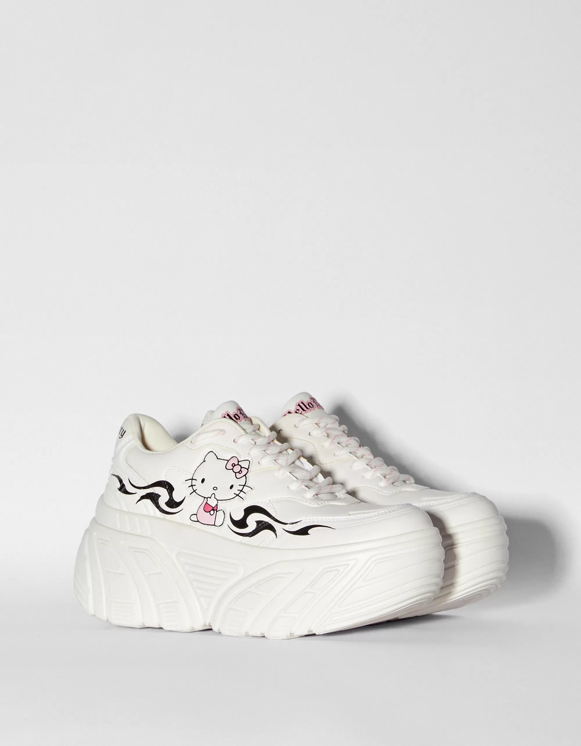 MUJER BERSHKA Botines deportivos Hello Kitty