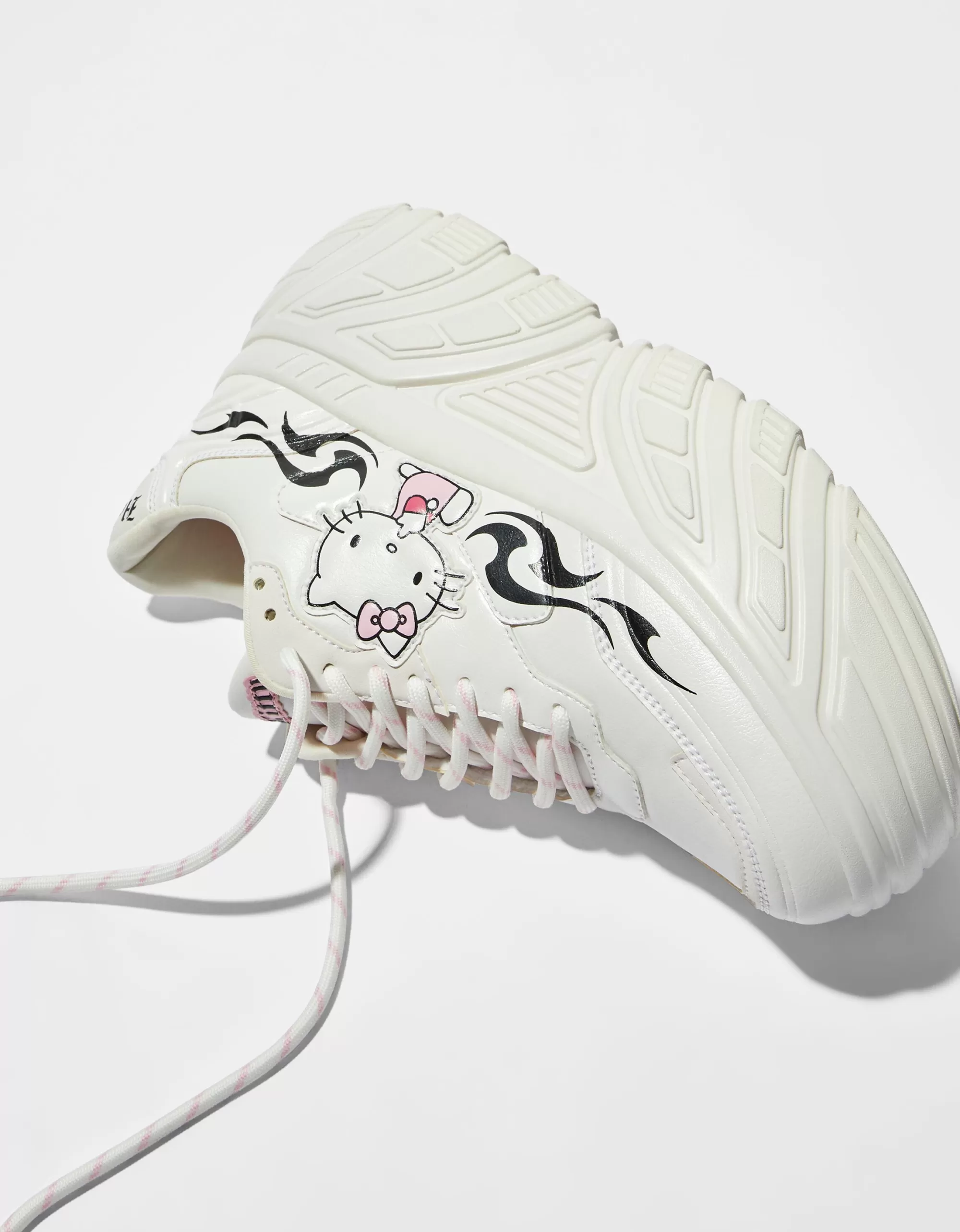 MUJER BERSHKA Botines deportivos Hello Kitty