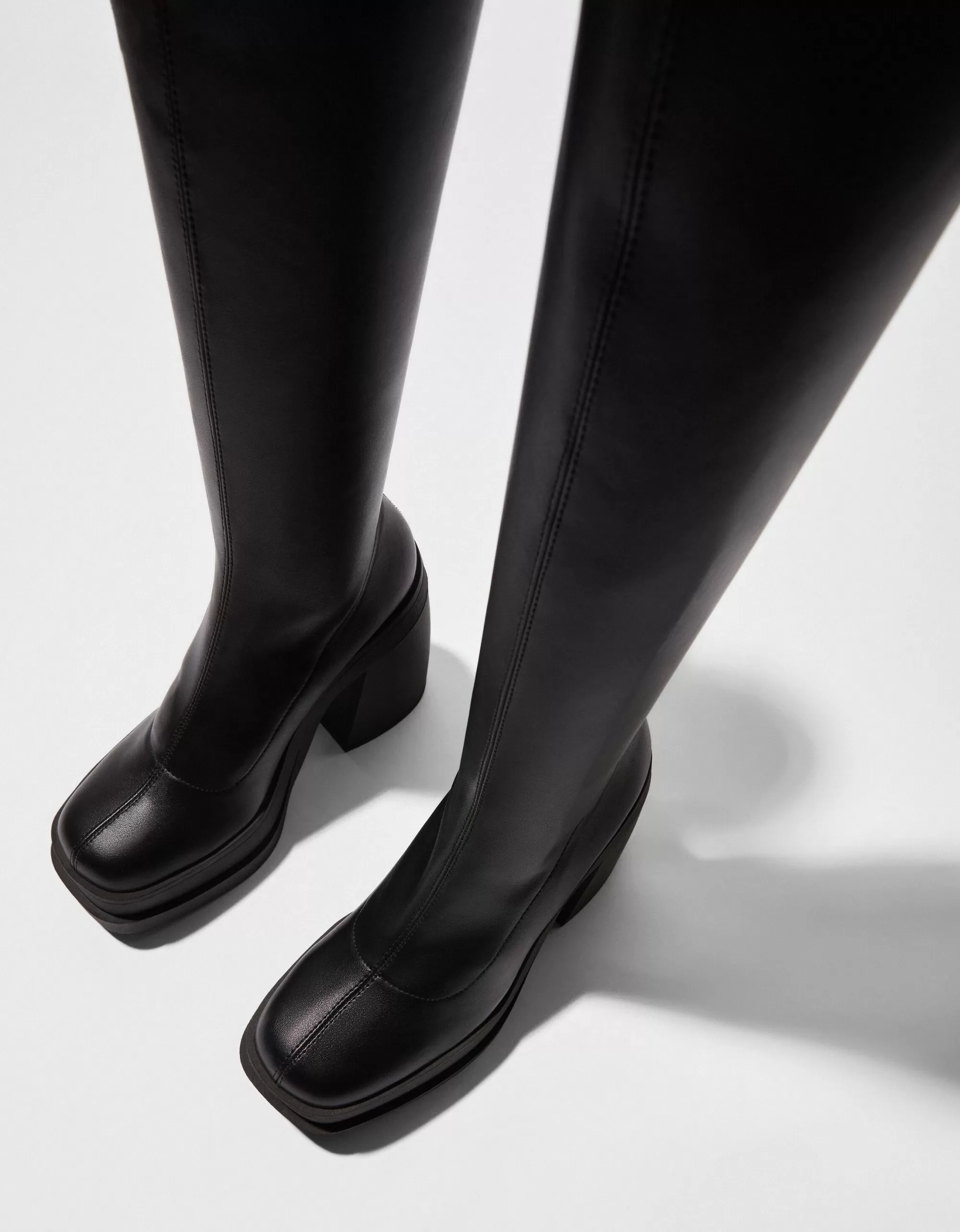 MUJER BERSHKA Botines tacón plataforma ajustados