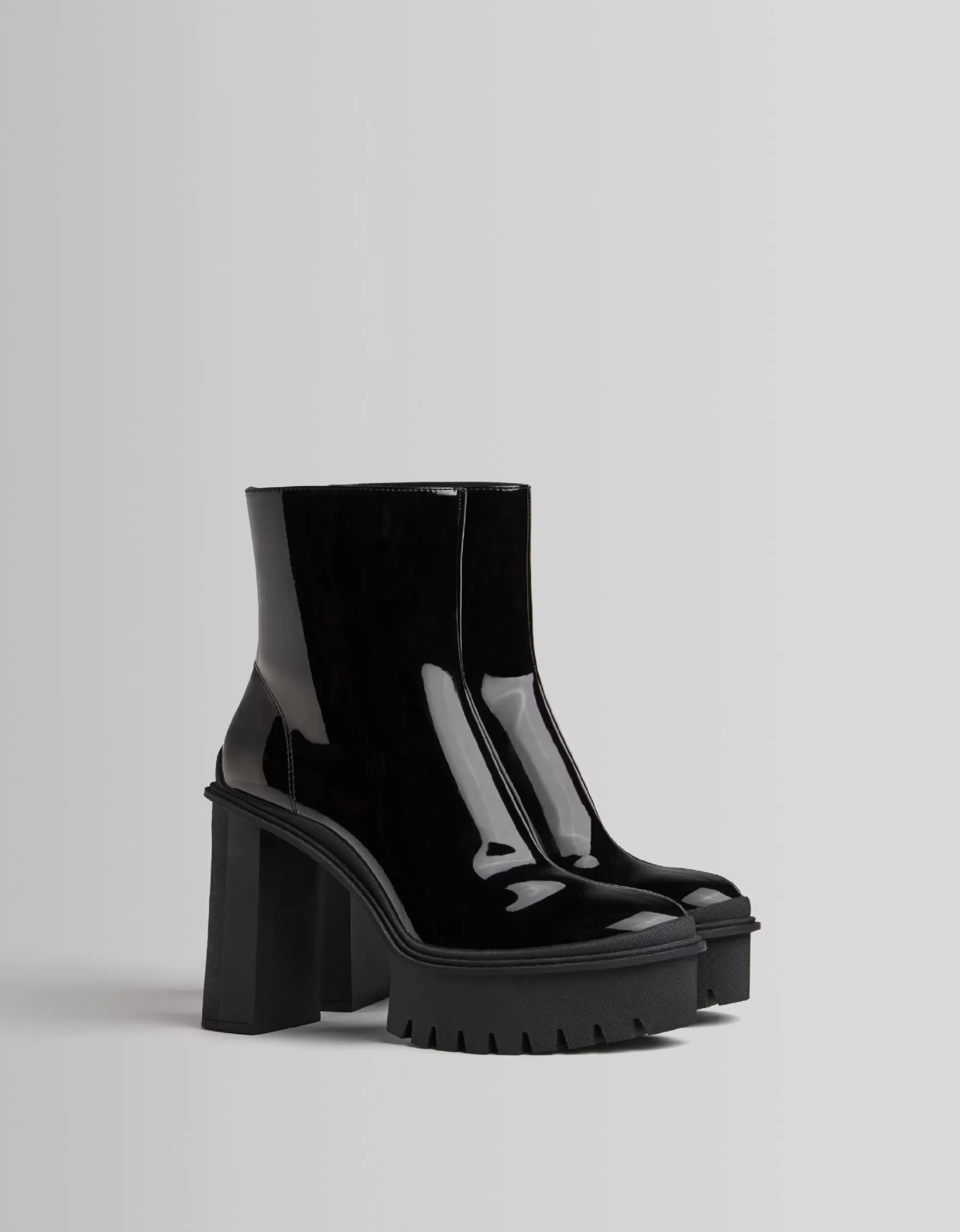MUJER BERSHKA Botines tacón plataforma efecto charol