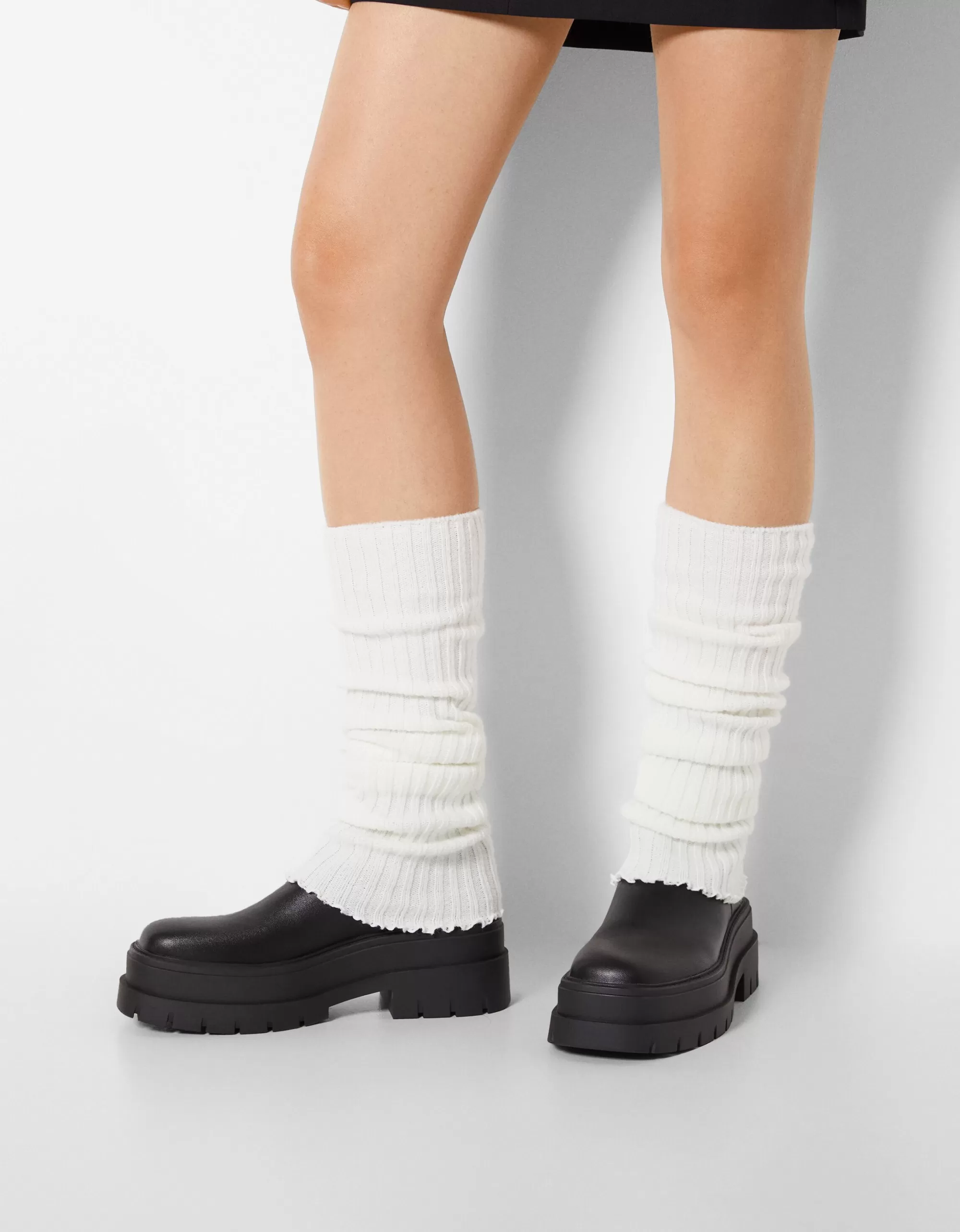 MUJER BERSHKA Calentadores pies punto