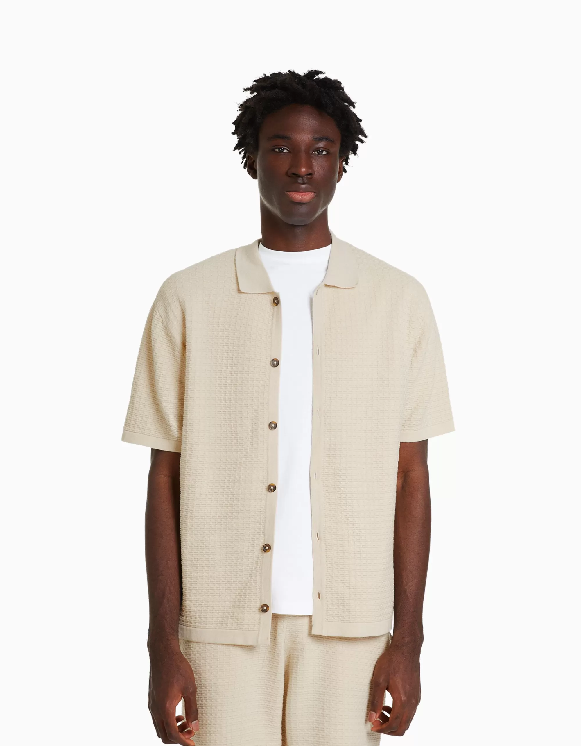 HOMBRE BERSHKA Camisa manga corta estructura básica