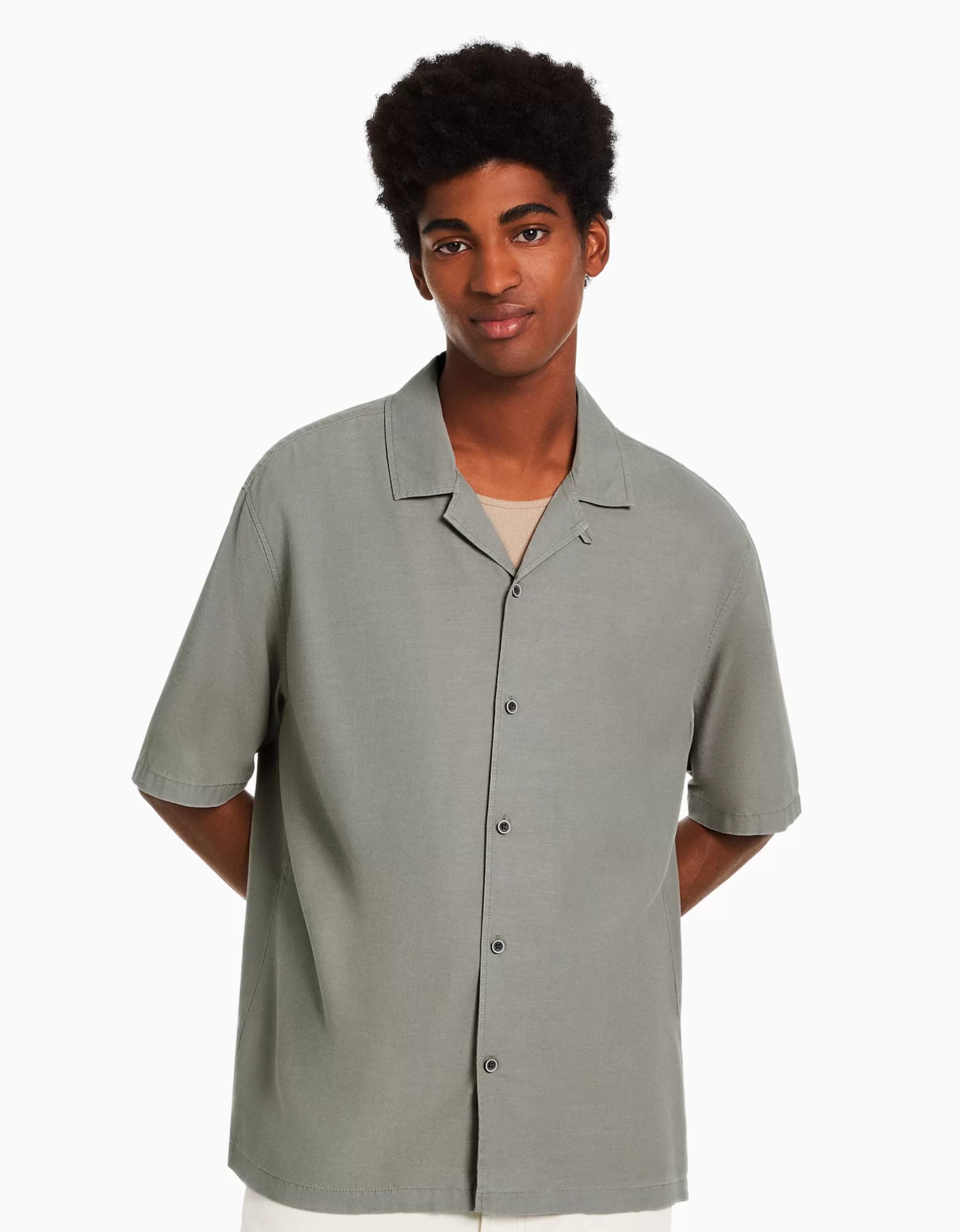 HOMBRE BERSHKA Camisa manga corta relaxed fit rústica