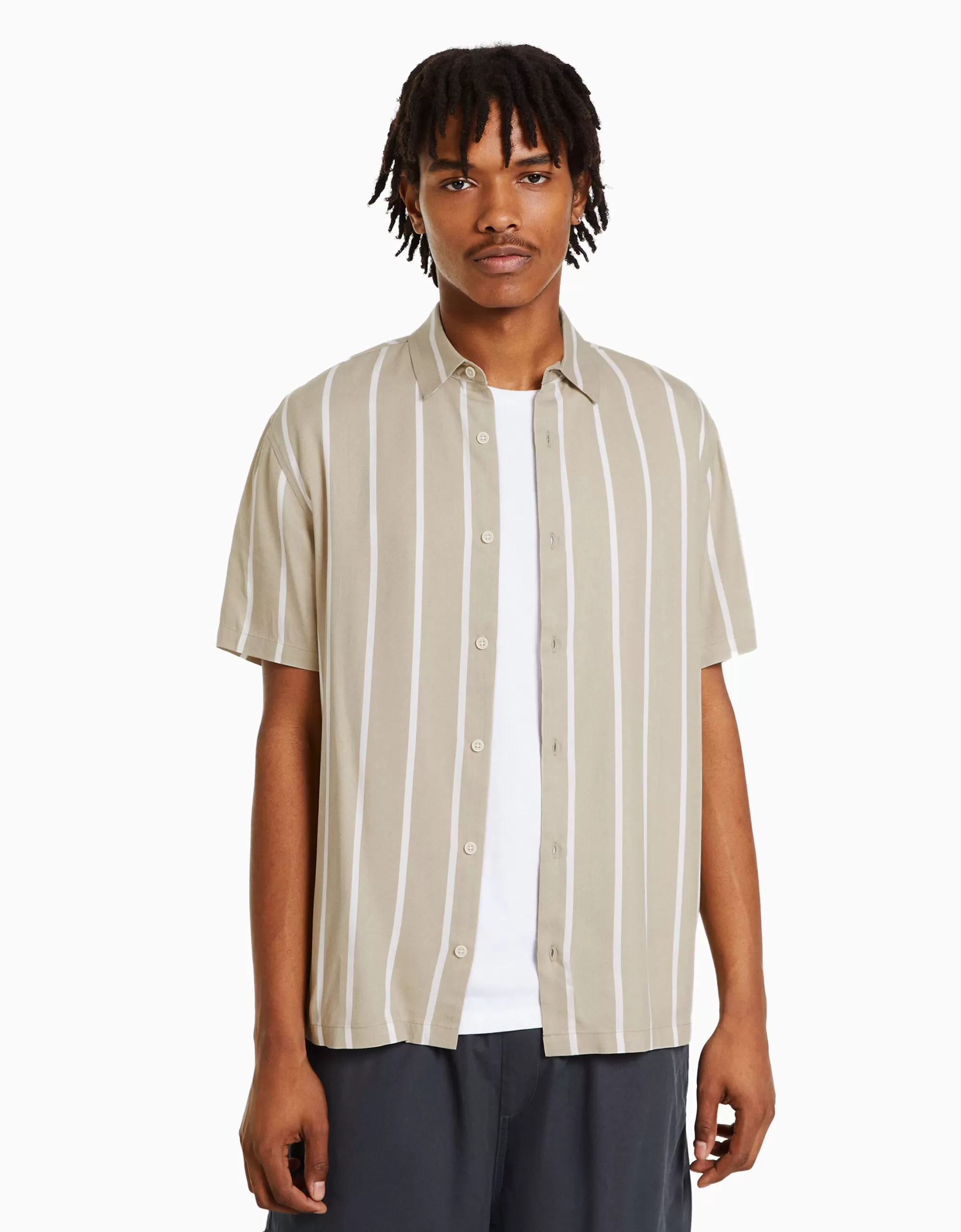 HOMBRE BERSHKA Camisa manga corta sarga rayas