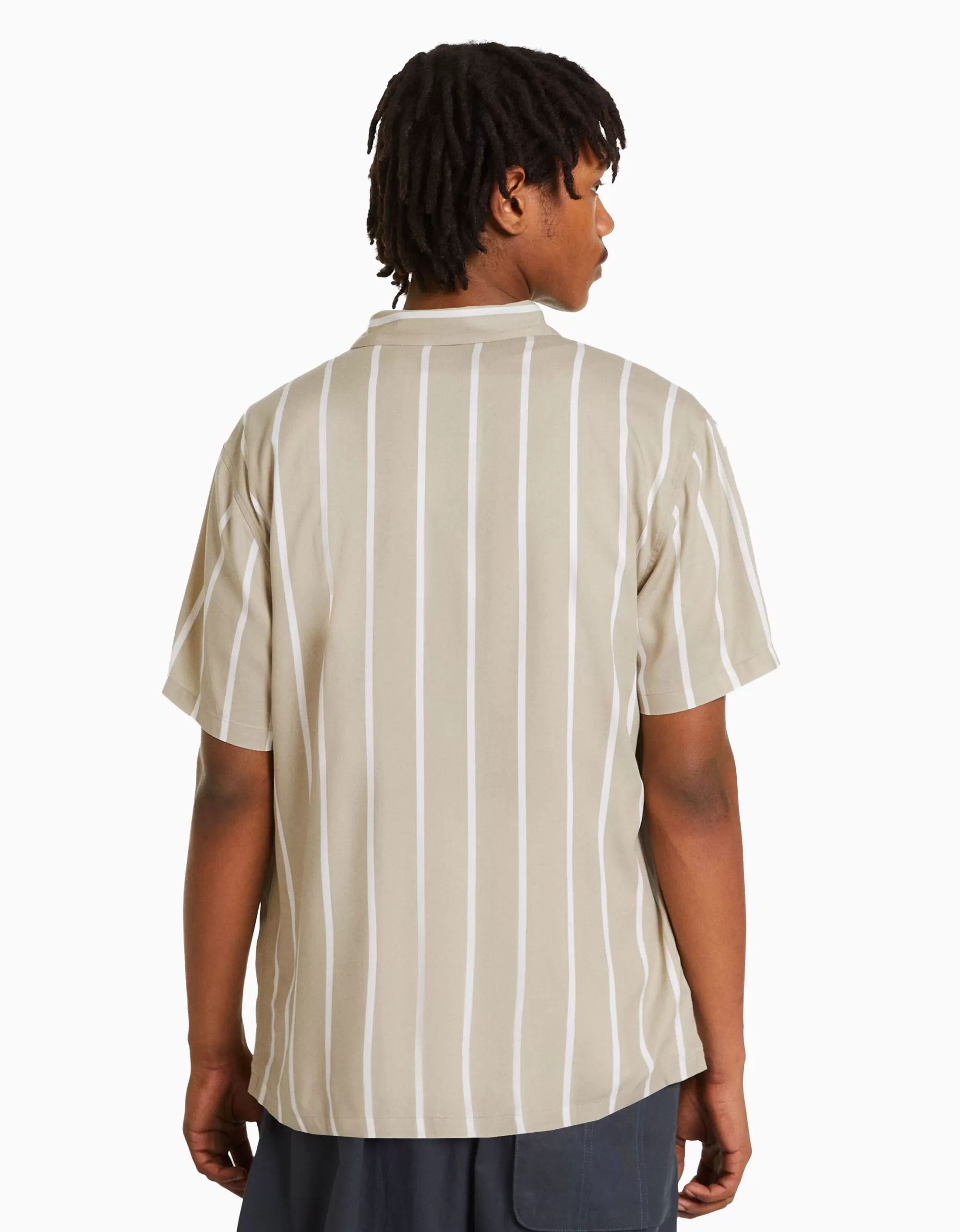 HOMBRE BERSHKA Camisa manga corta sarga rayas