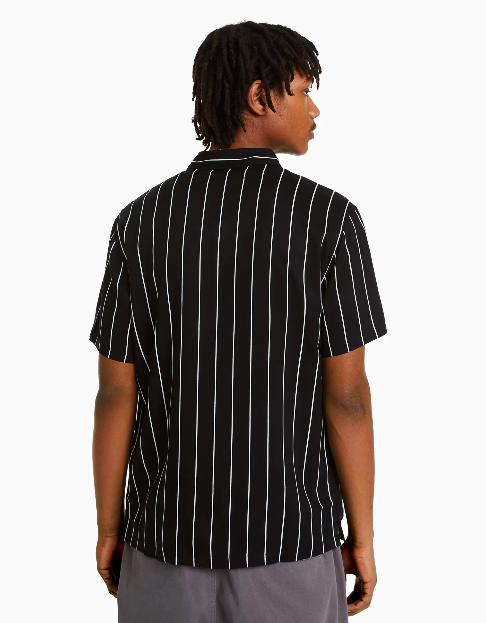 HOMBRE BERSHKA Camisa manga corta sarga rayas