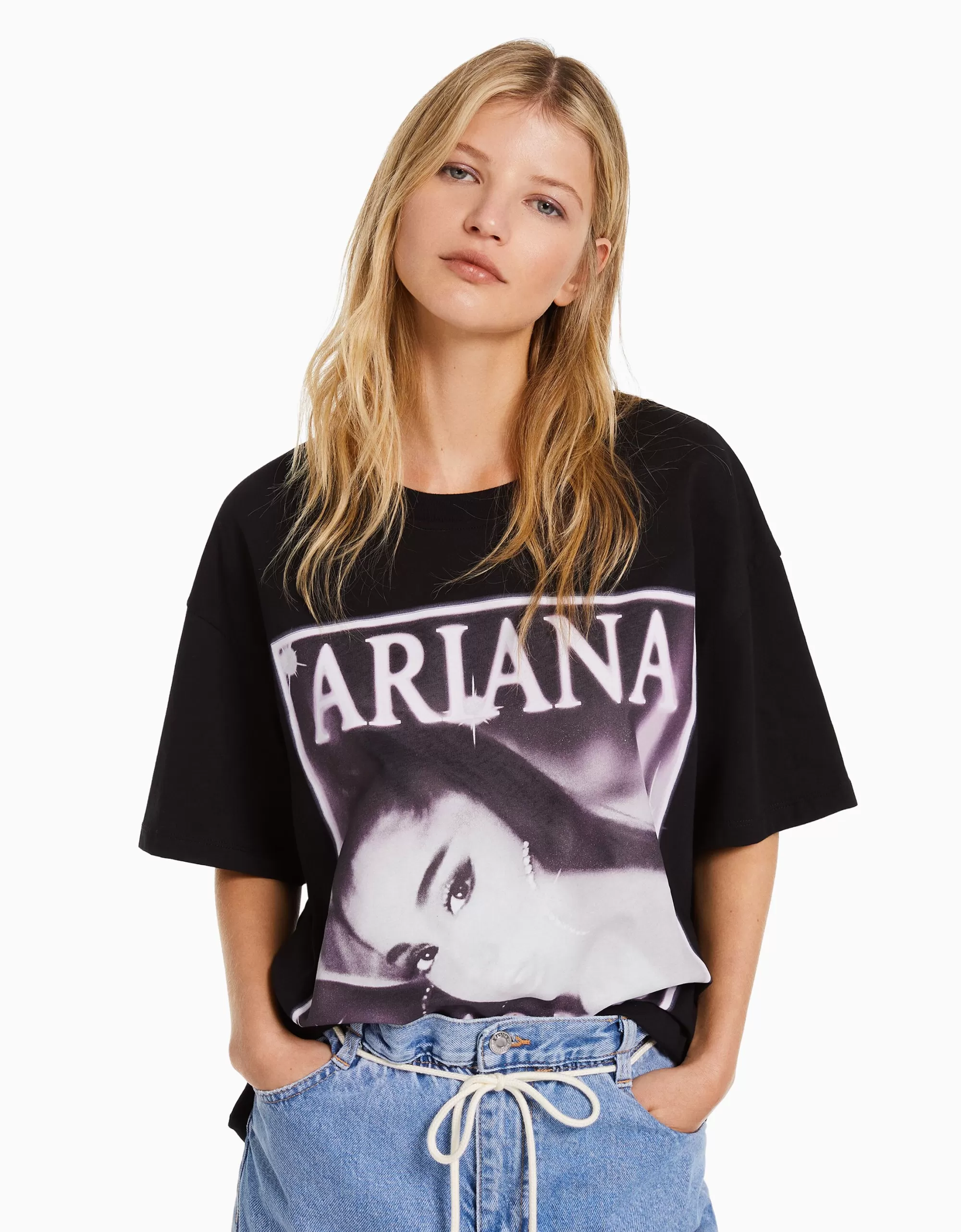 MUJER BERSHKA Camiseta manga corta print Ariana Grande