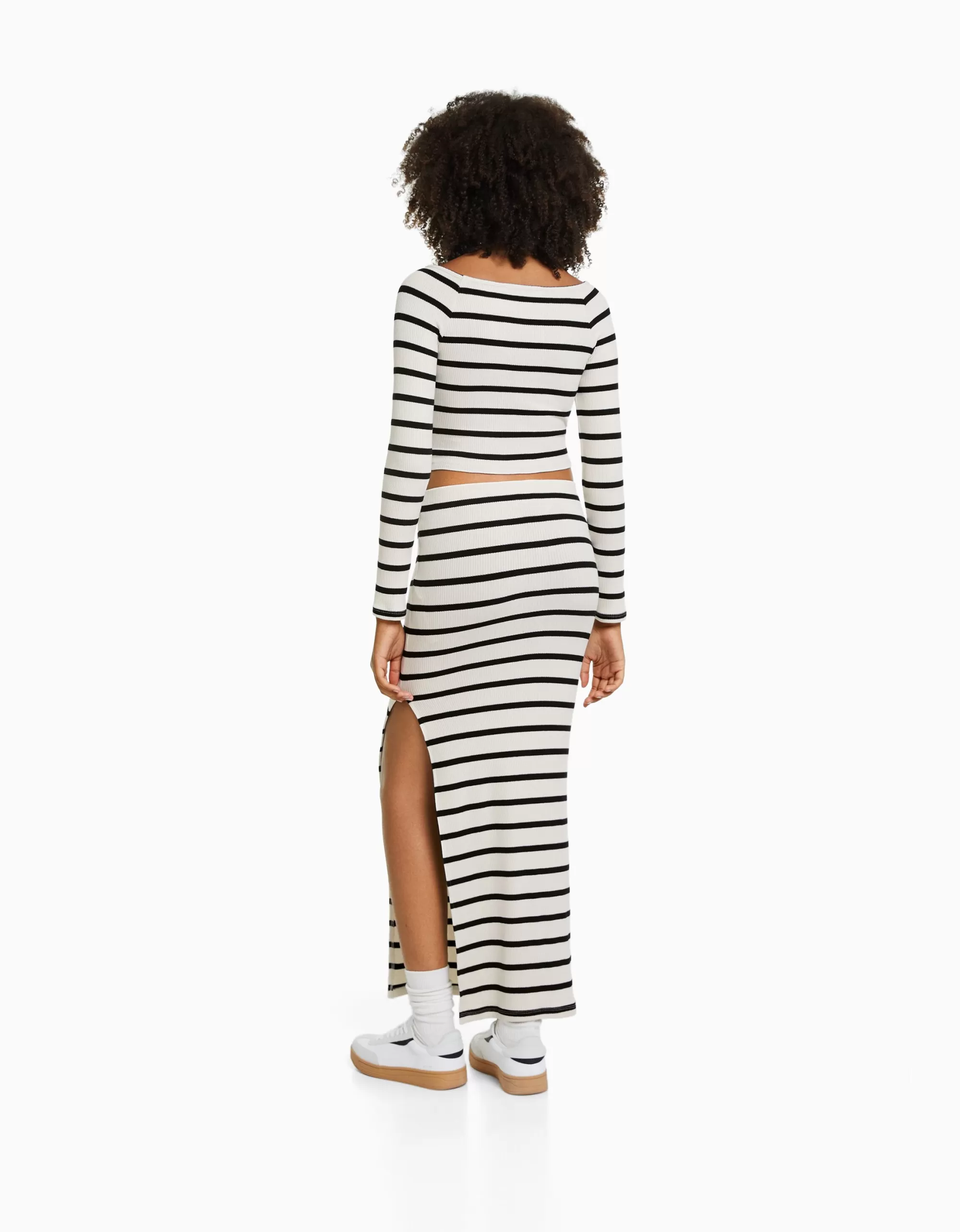 MUJER BERSHKA Camiseta manga larga escote barco rayas
