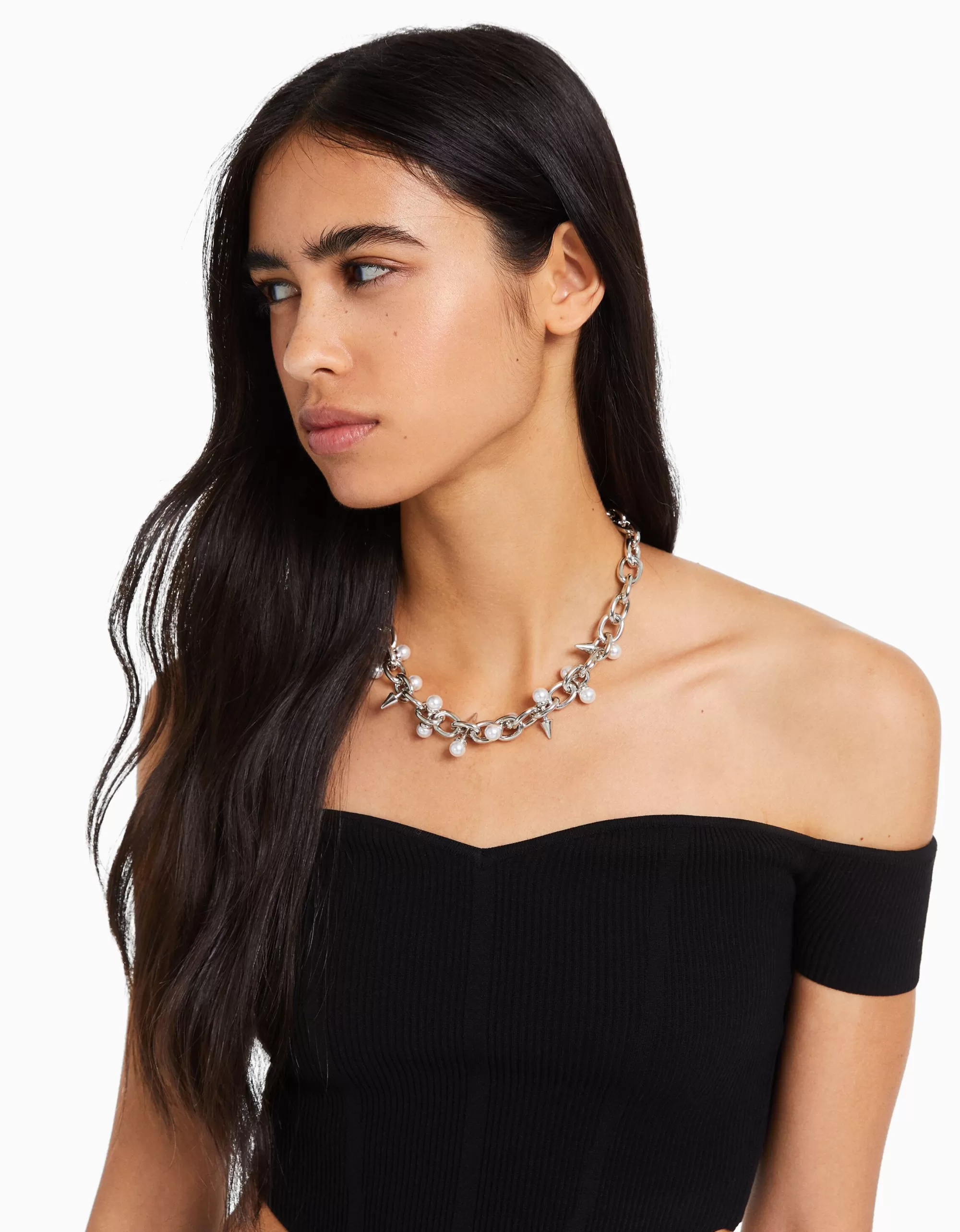 MUJER BERSHKA Collar pinchos efecto perlas