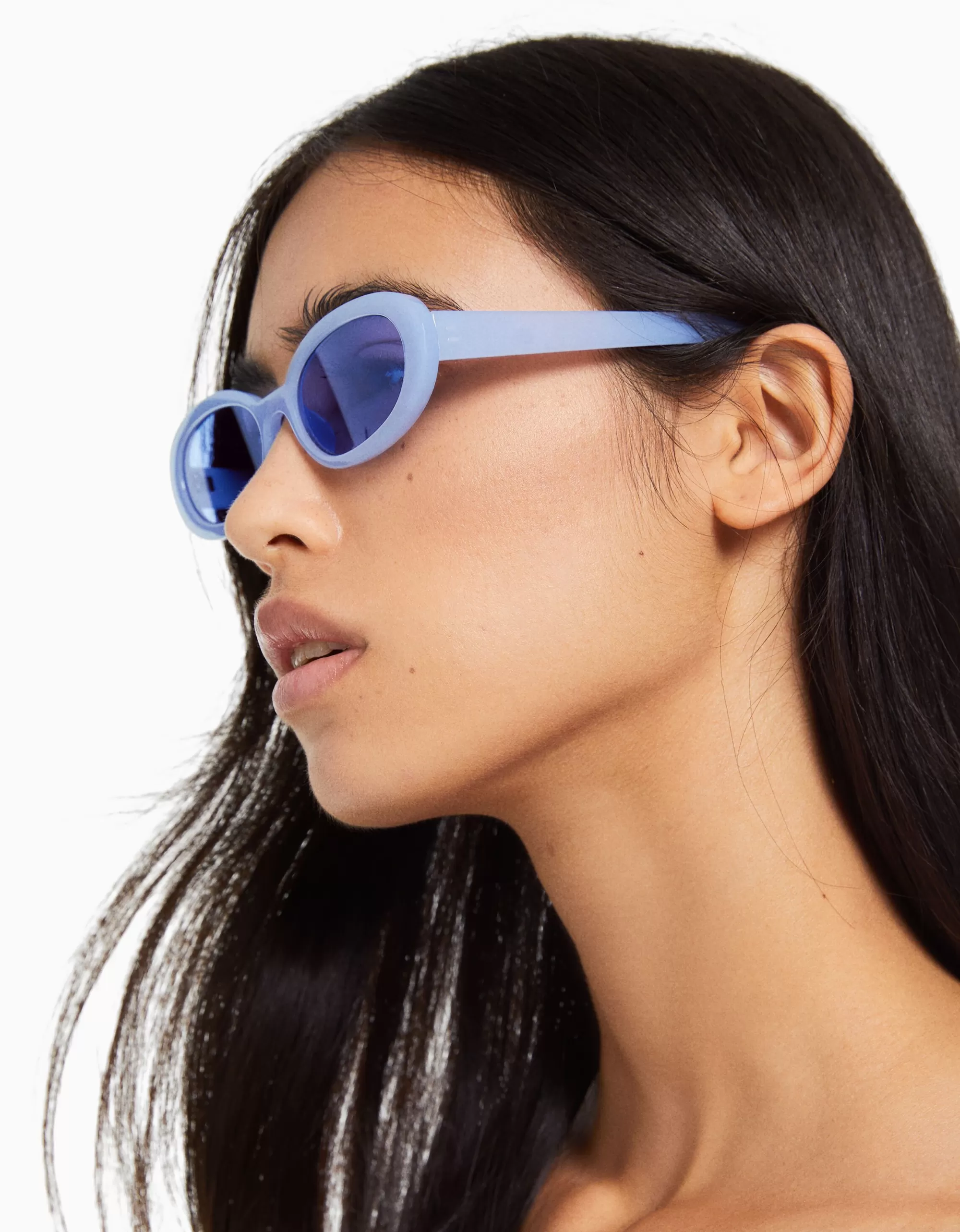 MUJER BERSHKA Gafas sol ovaladas color