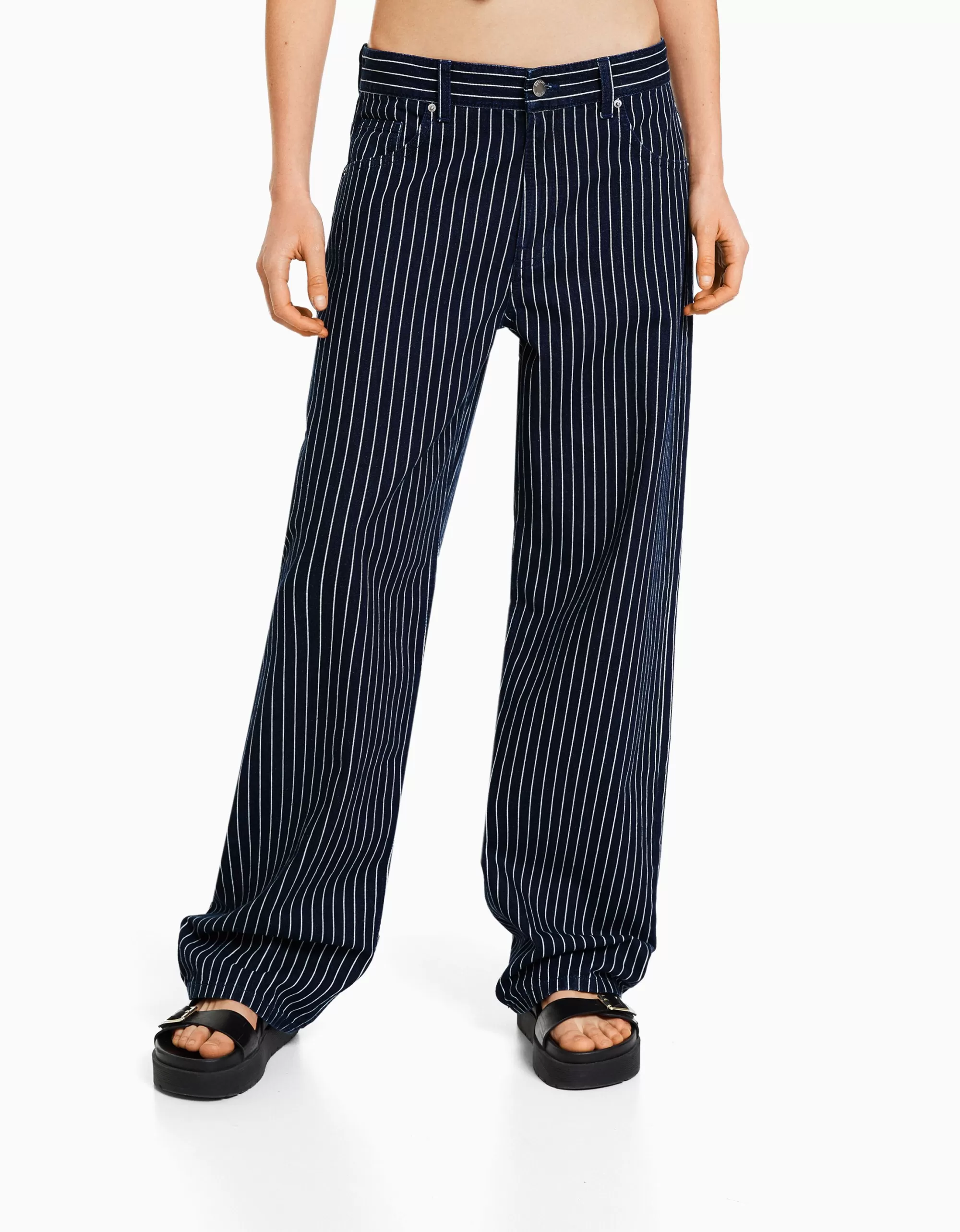 MUJER BERSHKA Jeans loose straight raya diplomática