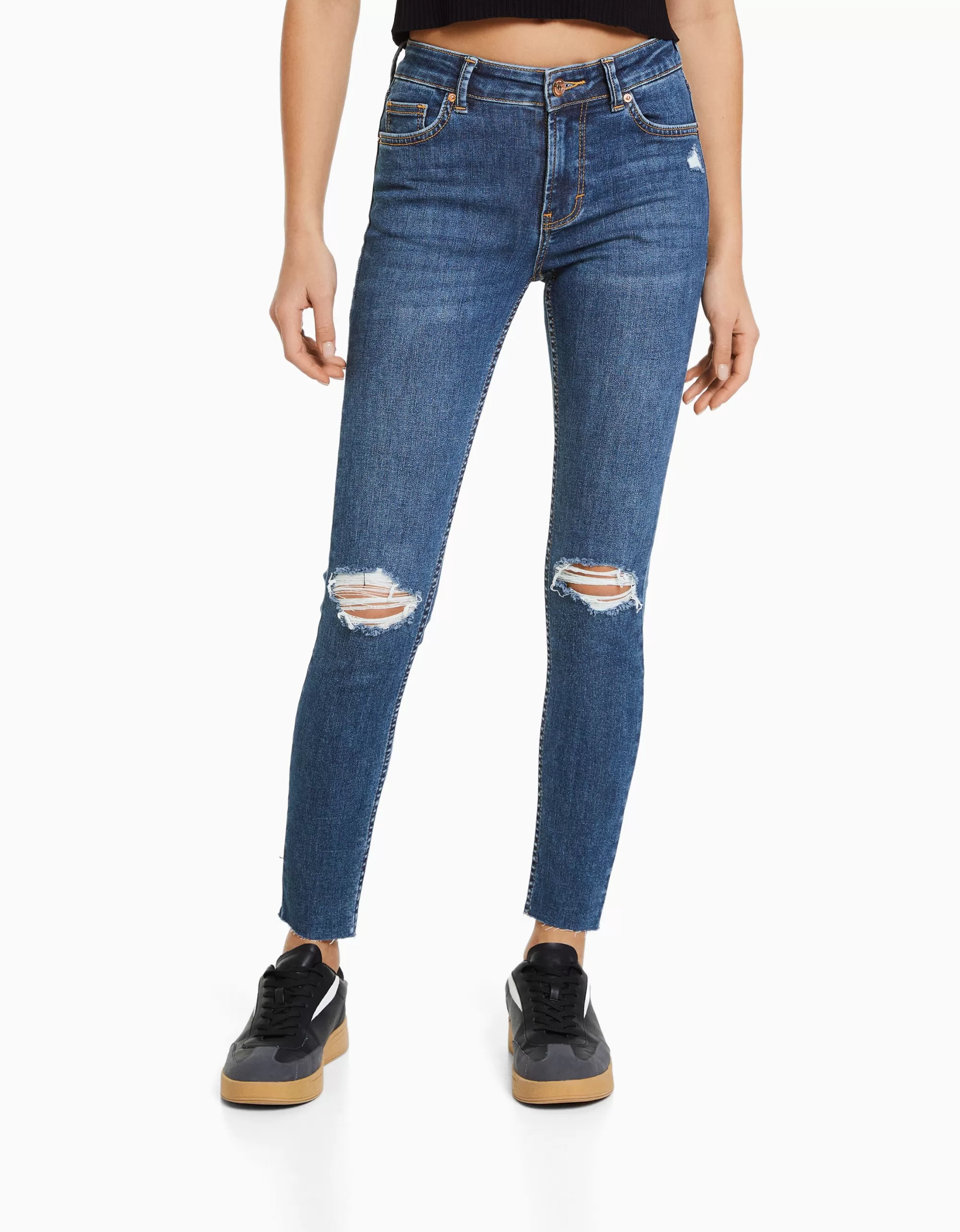 MUJER BERSHKA Jeans skinny vintage tiro bajo