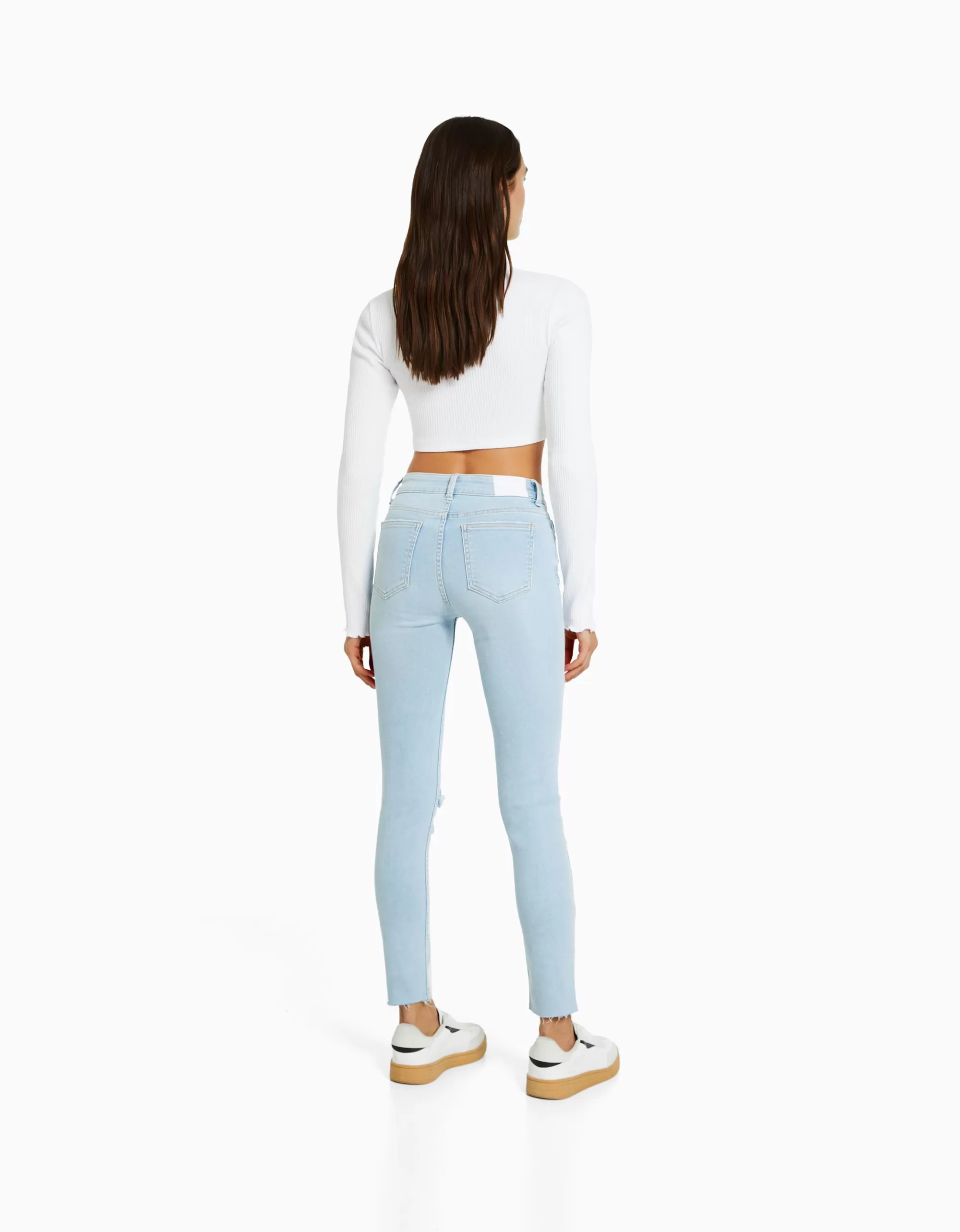 MUJER BERSHKA Jeans skinny vintage tiro bajo