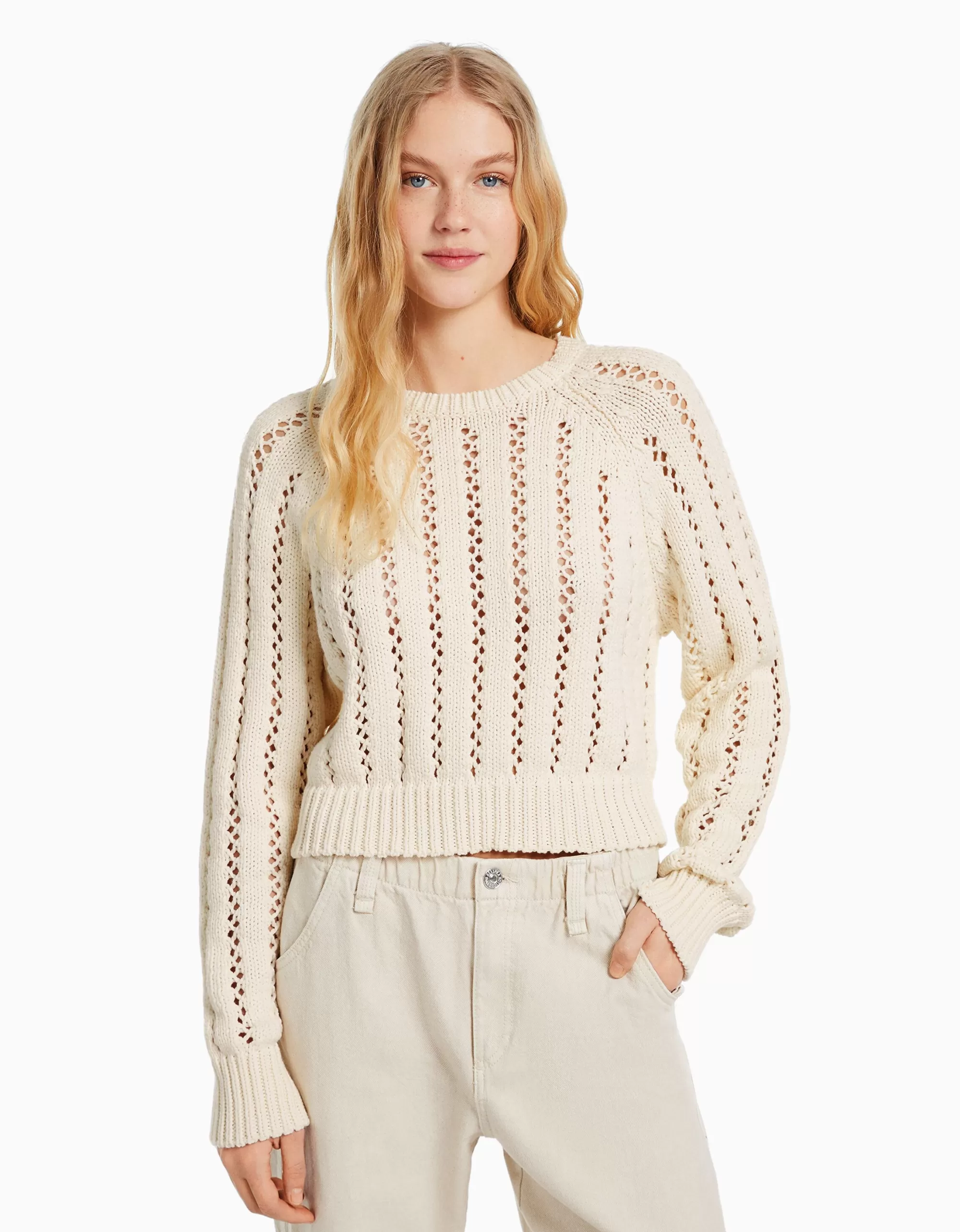 MUJER BERSHKA Jersey cuello redondo cropped calados