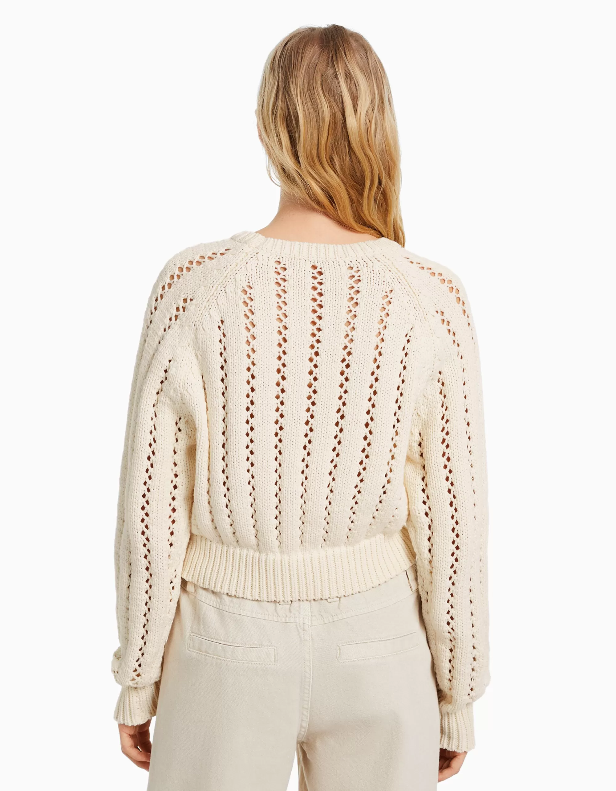 MUJER BERSHKA Jersey cuello redondo cropped calados