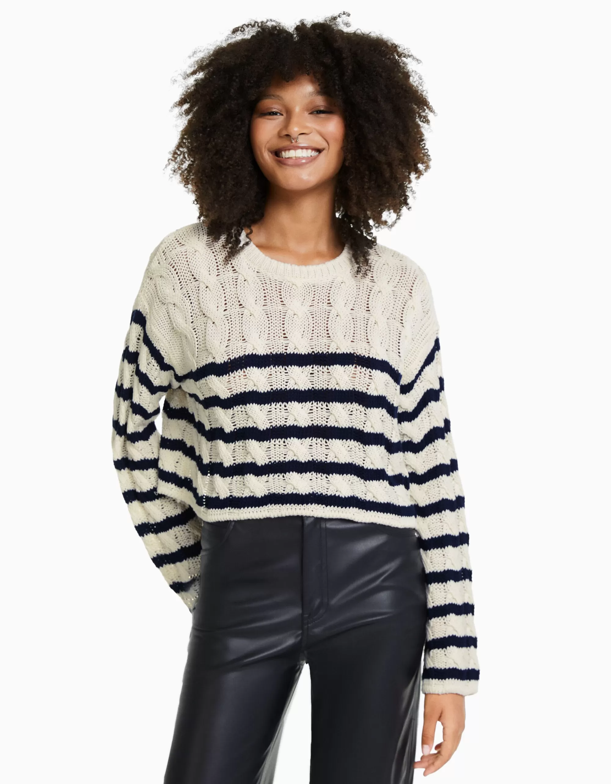 MUJER BERSHKA Jersey cuello redondo trenzas