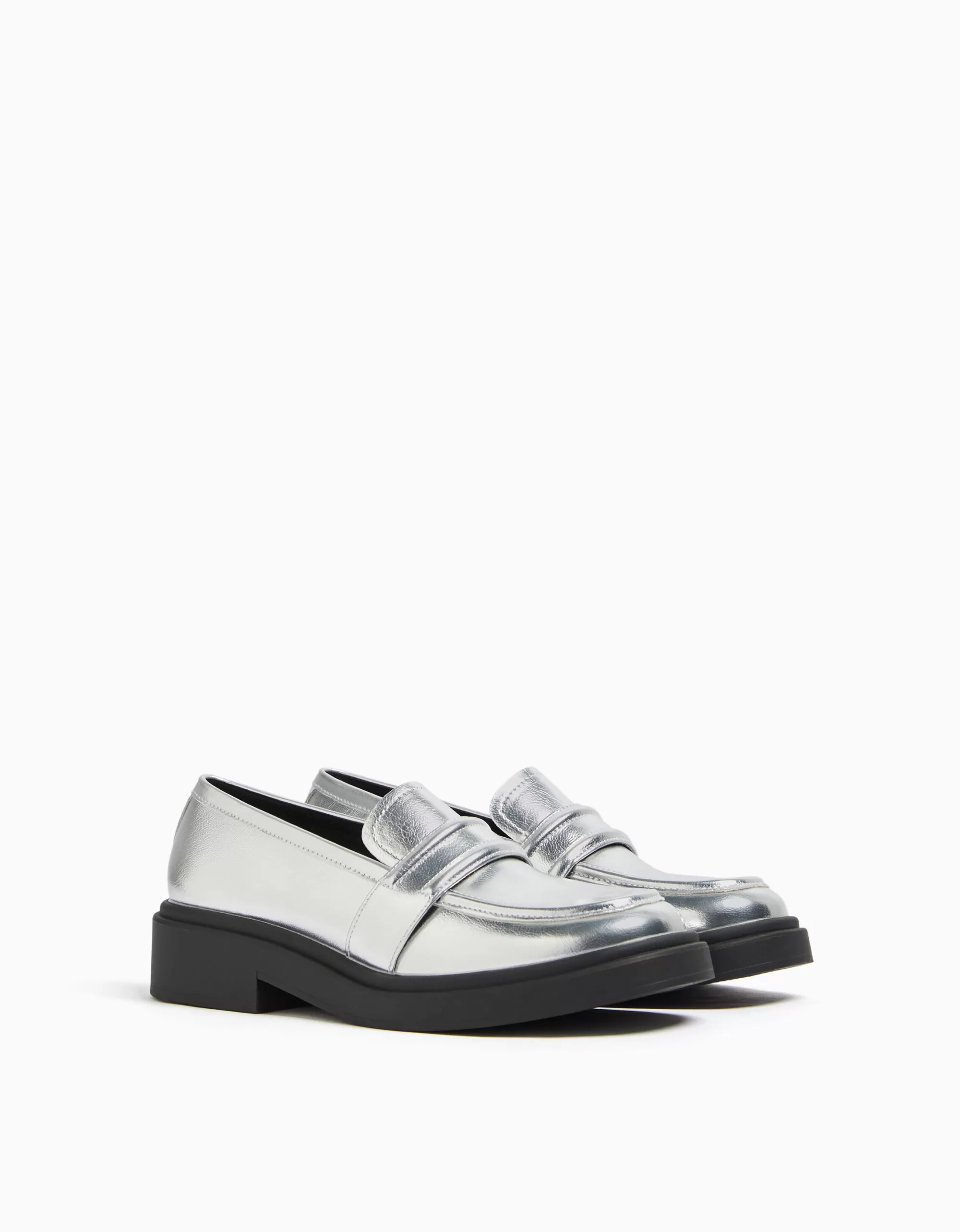 MUJER BERSHKA Mocasín metalizado