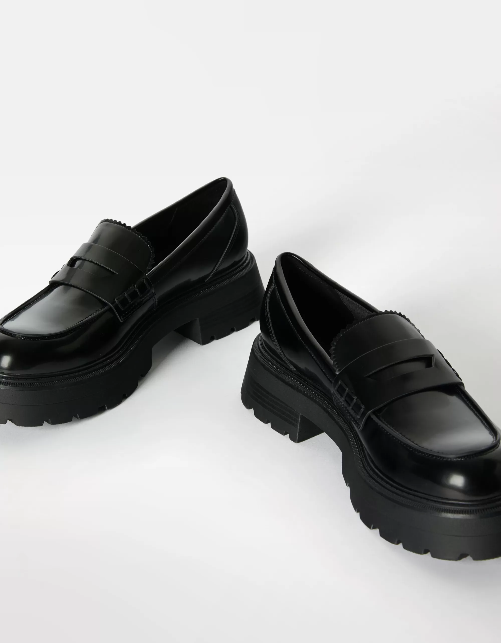 MUJER BERSHKA Mocasín suela track