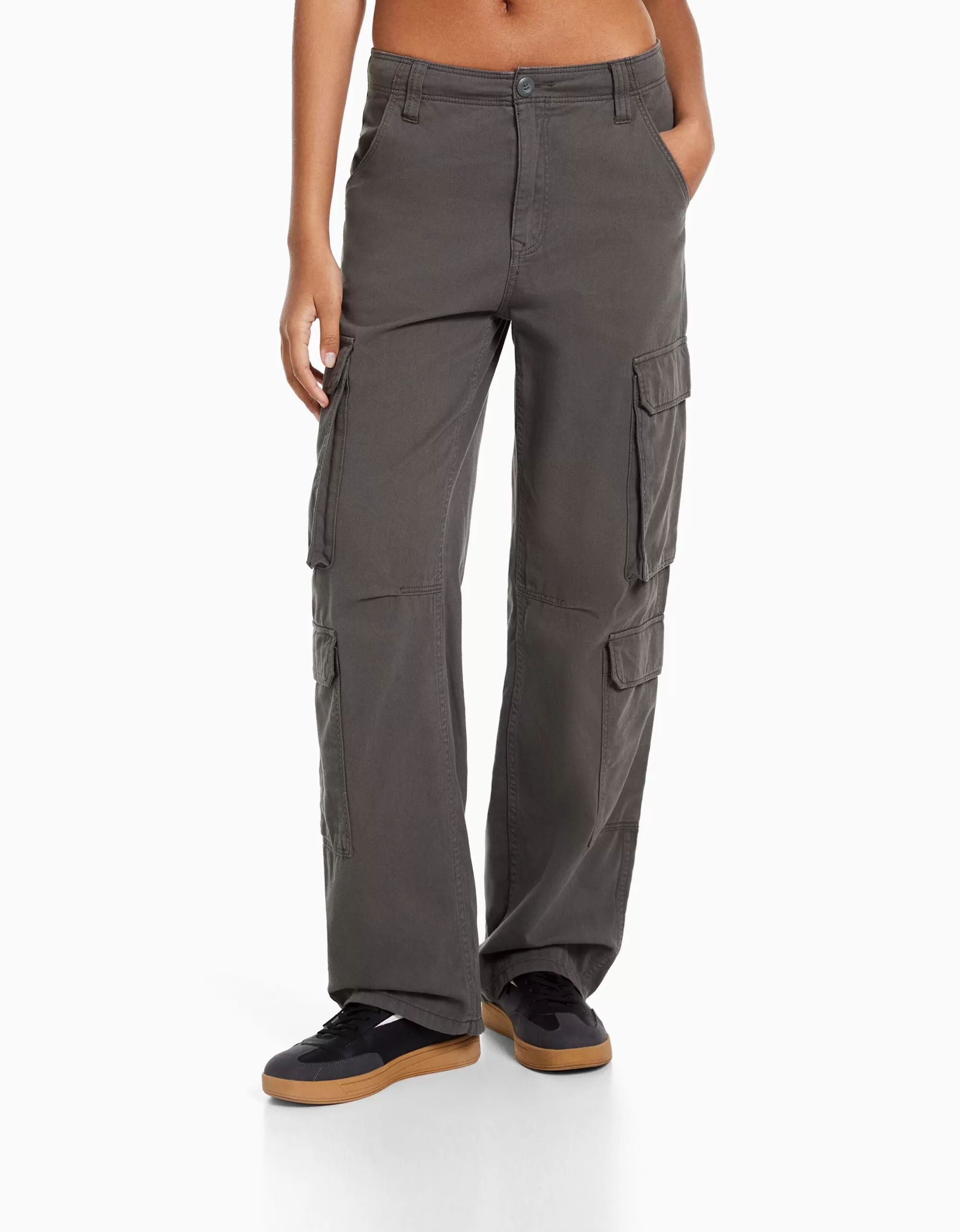 MUJER BERSHKA Pantalón cargo sarga multipocket ajustable