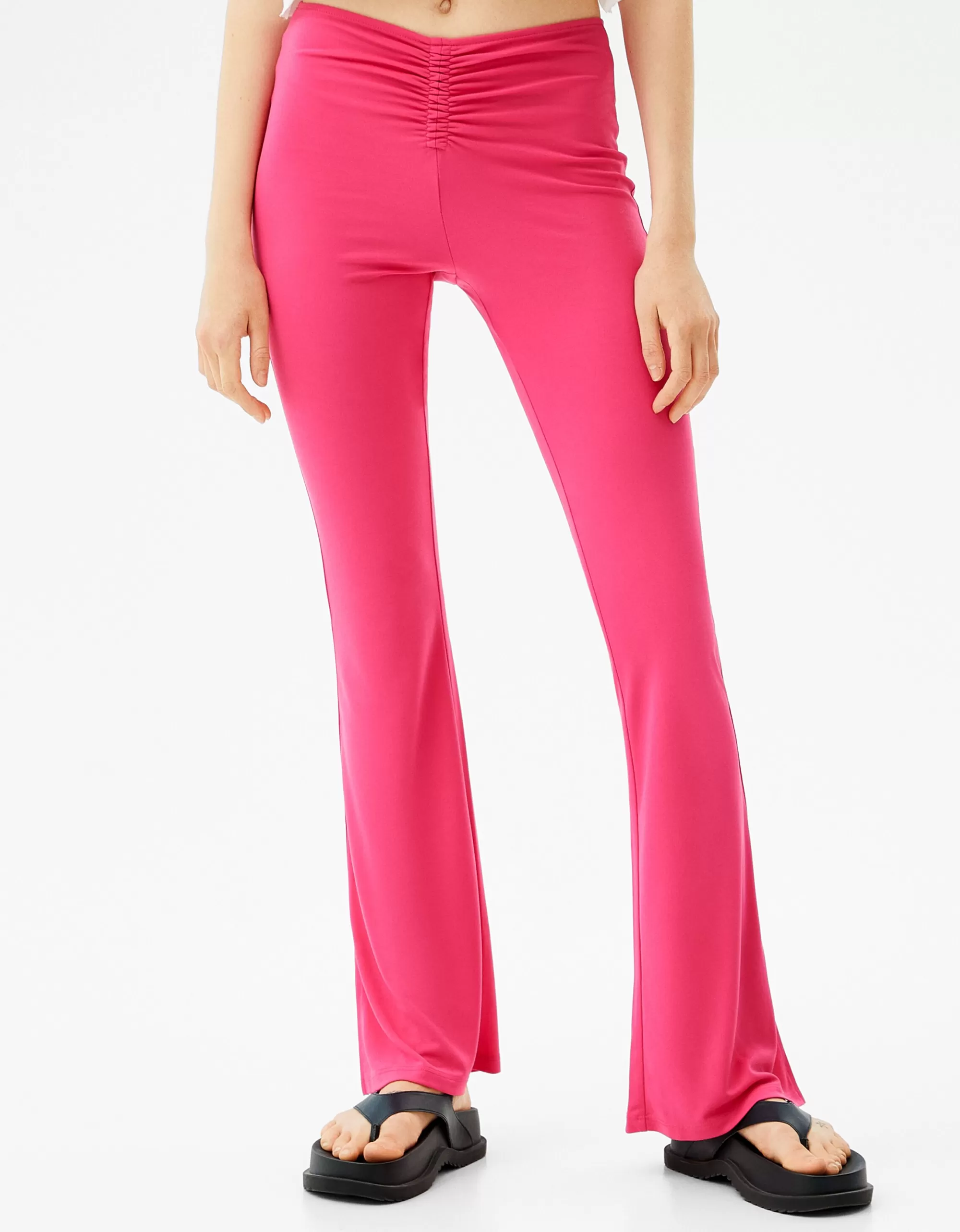 MUJER BERSHKA Pantalón flare frunce