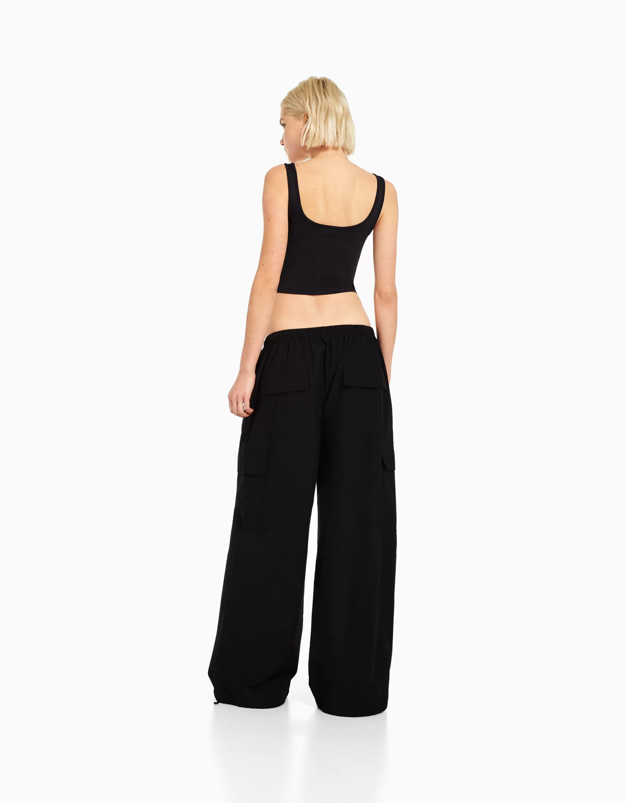 MUJER BERSHKA Pantalón jogger cargo parachute