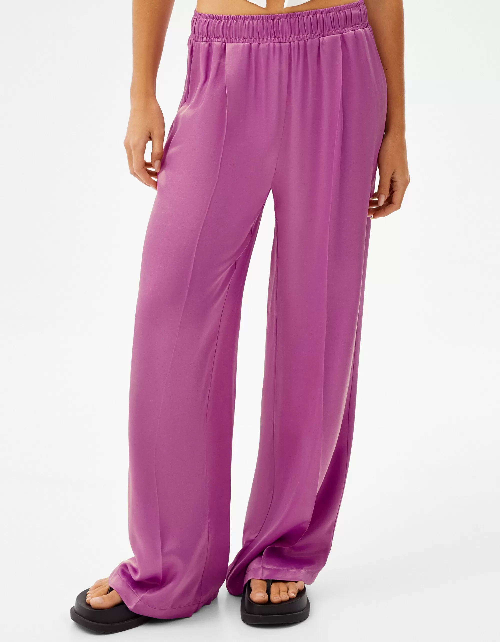 MUJER BERSHKA Pantalón wide leg satinado goma cintura