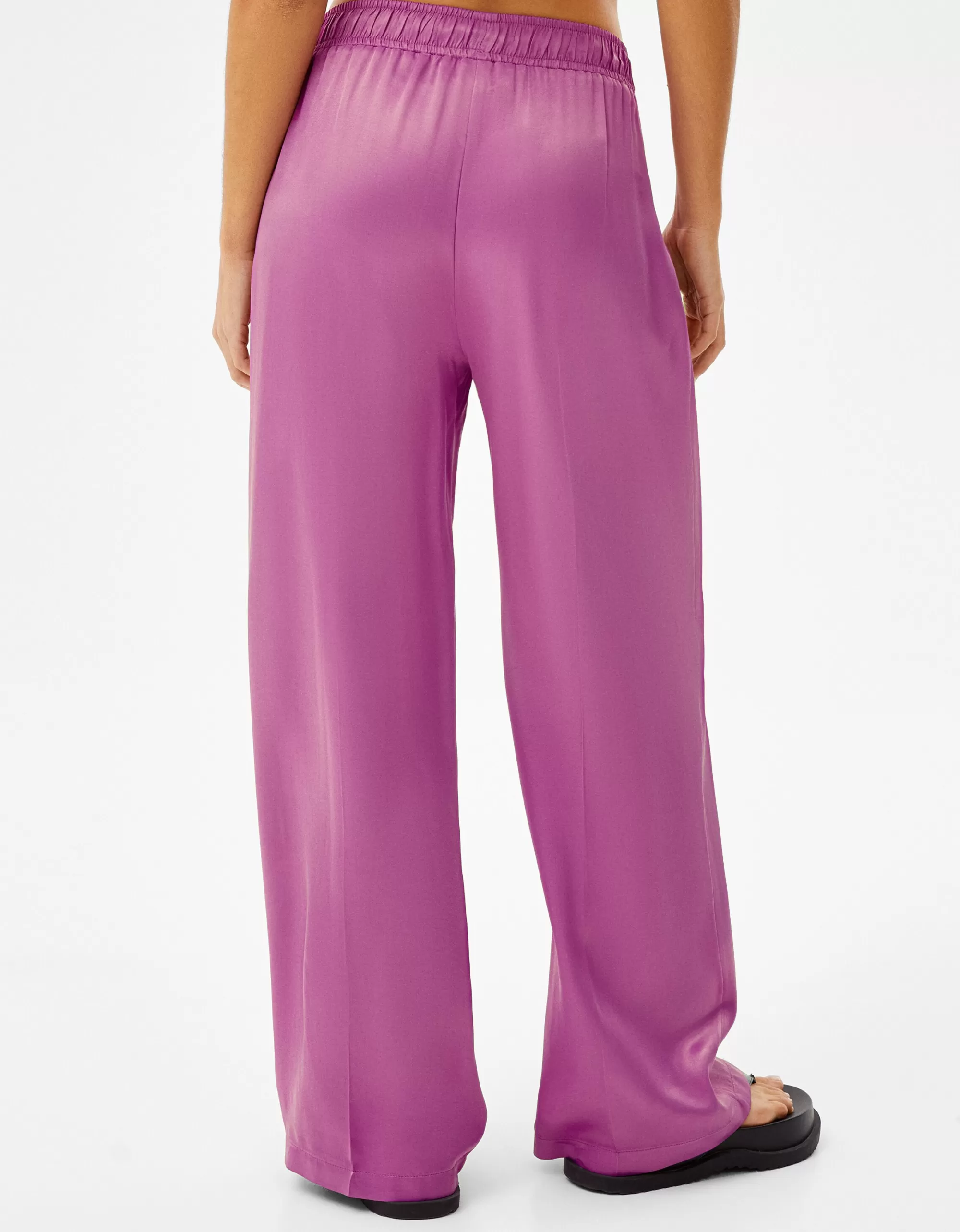 MUJER BERSHKA Pantalón wide leg satinado goma cintura