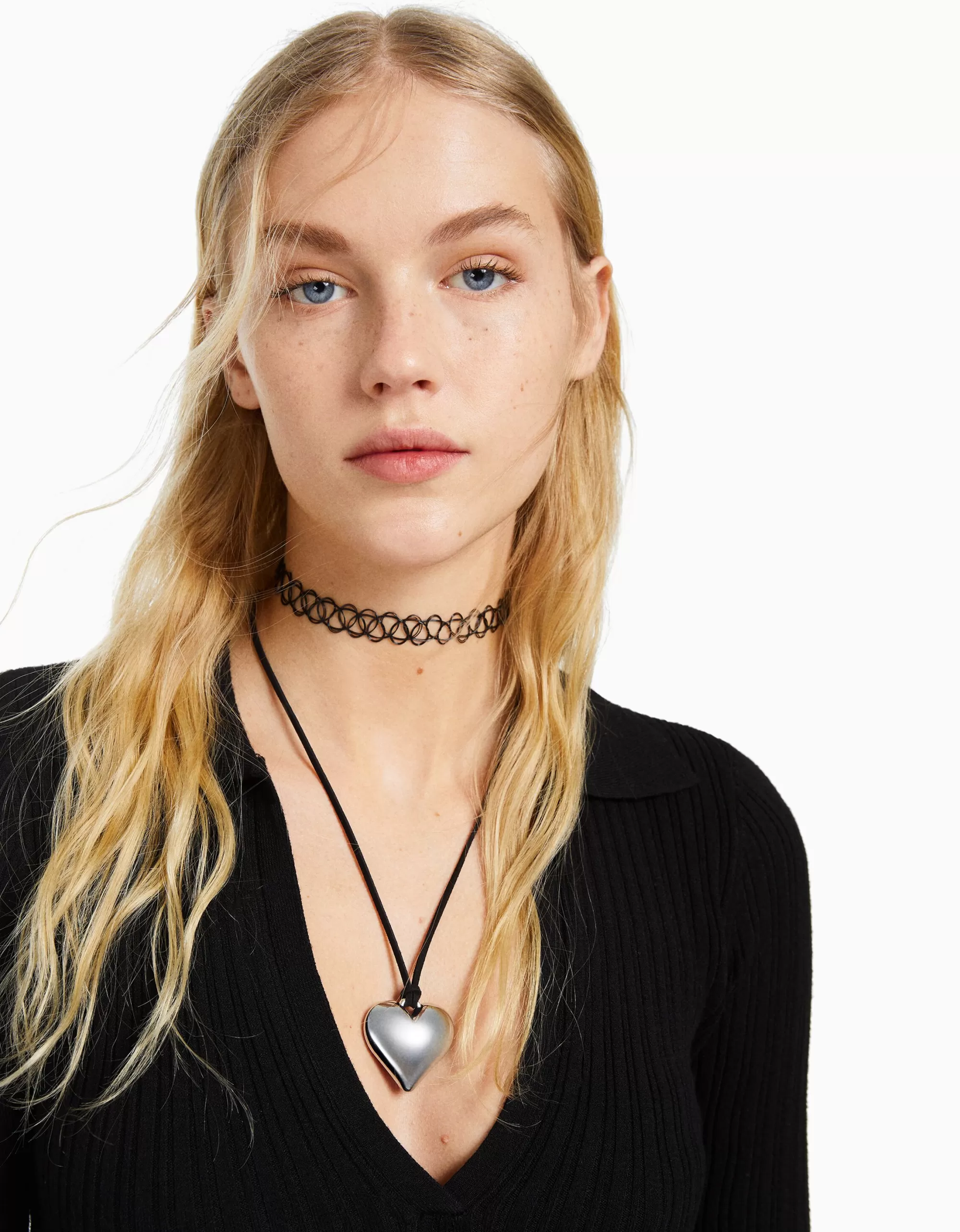MUJER BERSHKA Set 2 collares choker corazón