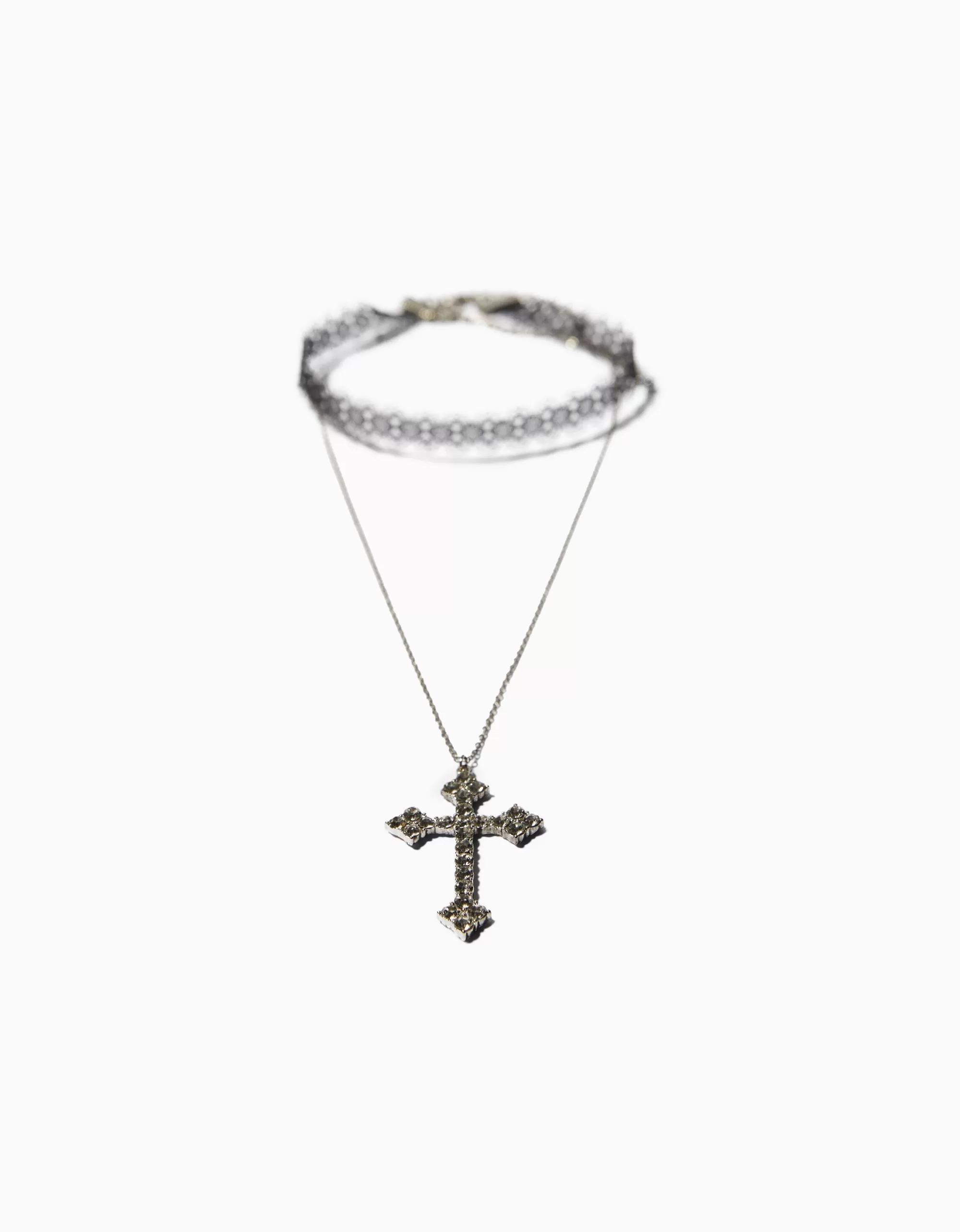 MUJER BERSHKA Set 2 collares choker lace cadena cruz