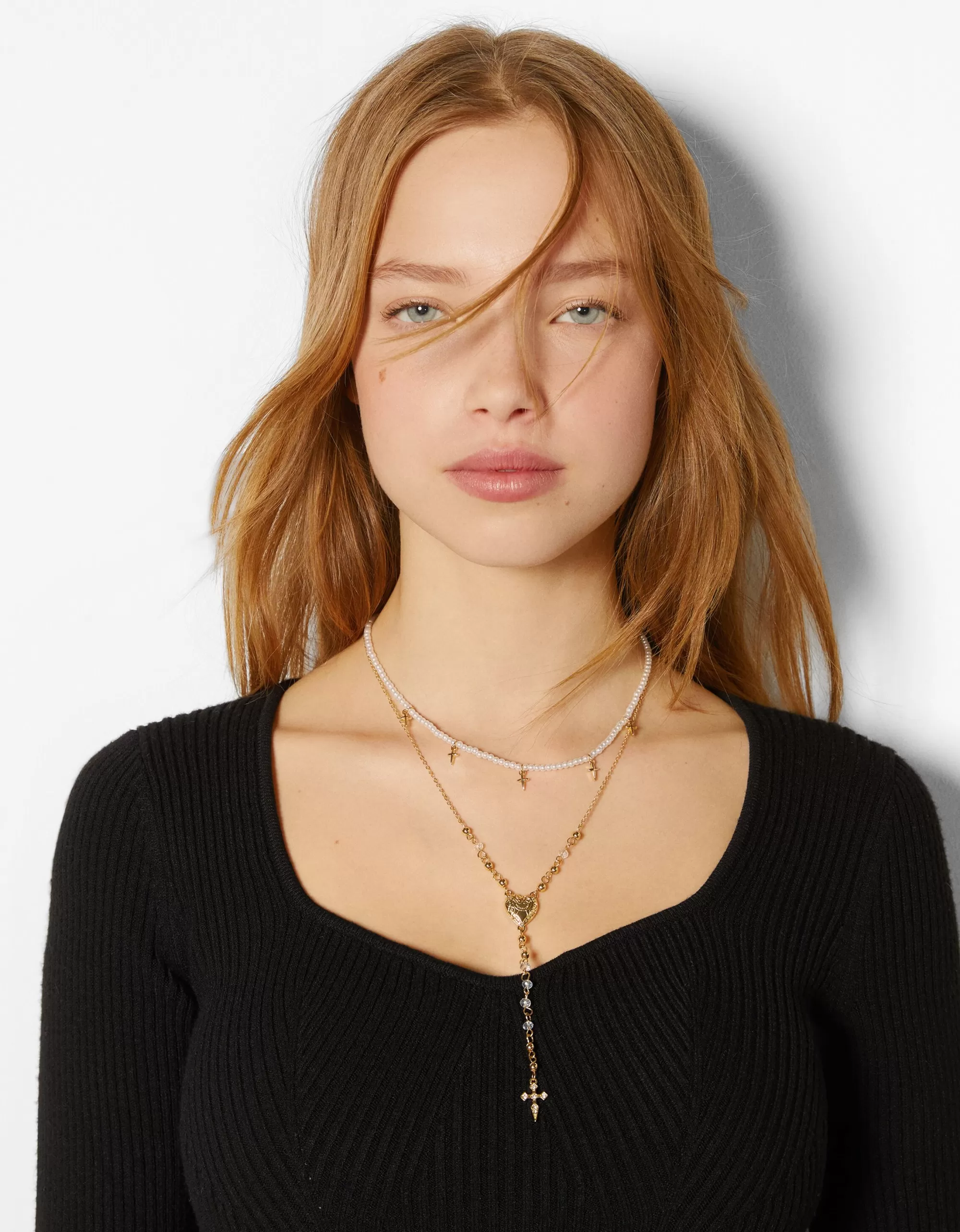 MUJER BERSHKA Set 3 collares cruz cadena
