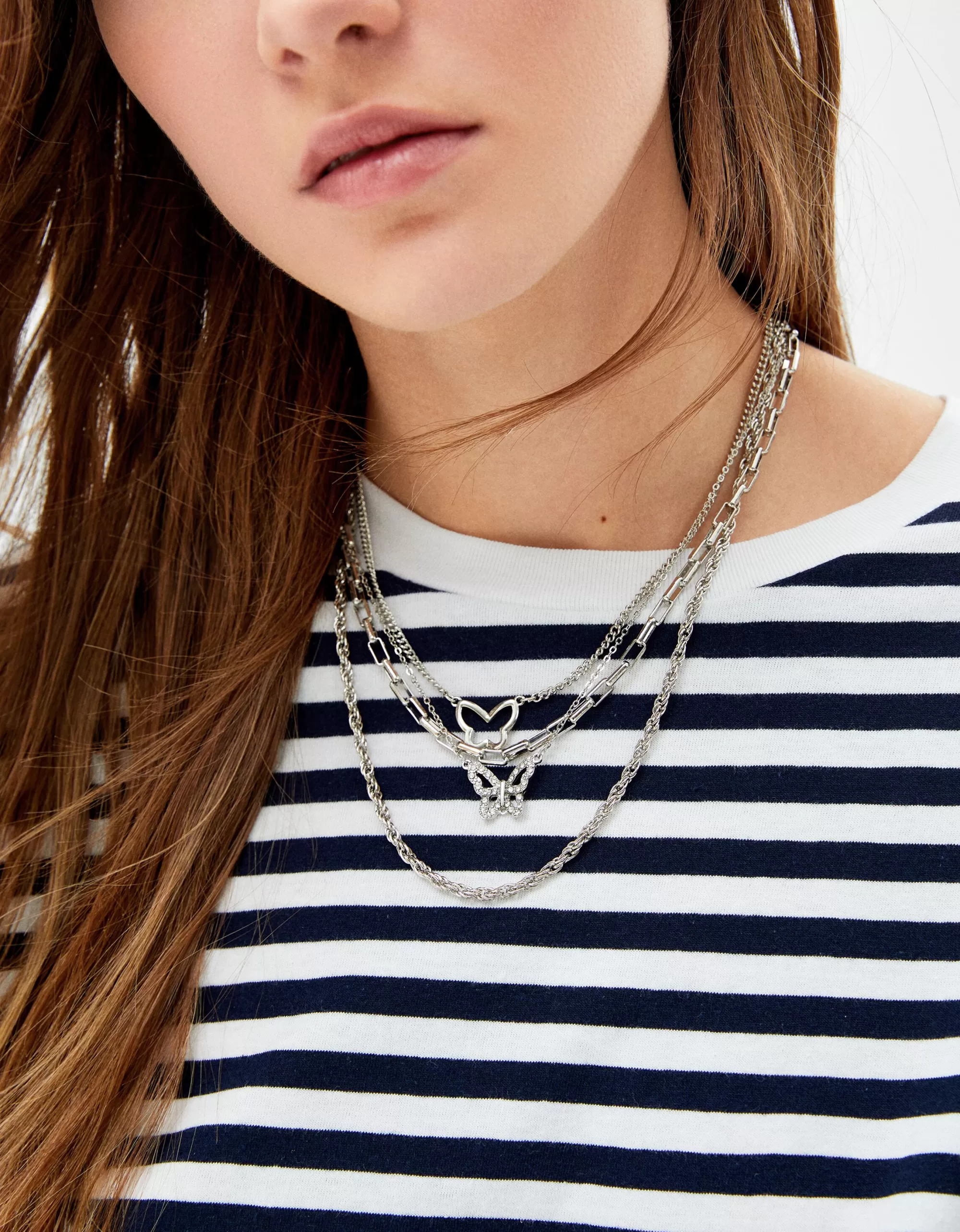 MUJER BERSHKA Set 4 collares cadenas mariposa