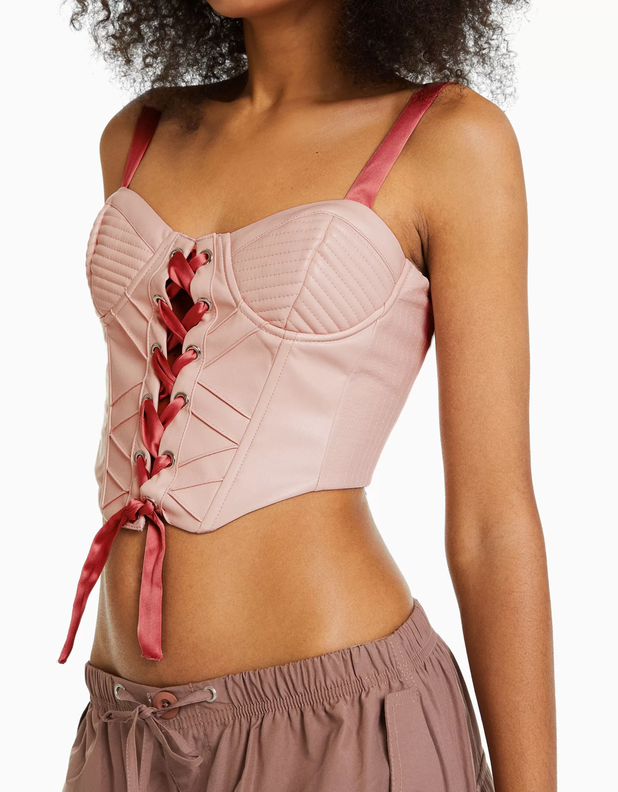 MUJER BERSHKA Top corsé efecto piel tirantes y lace up satinados
