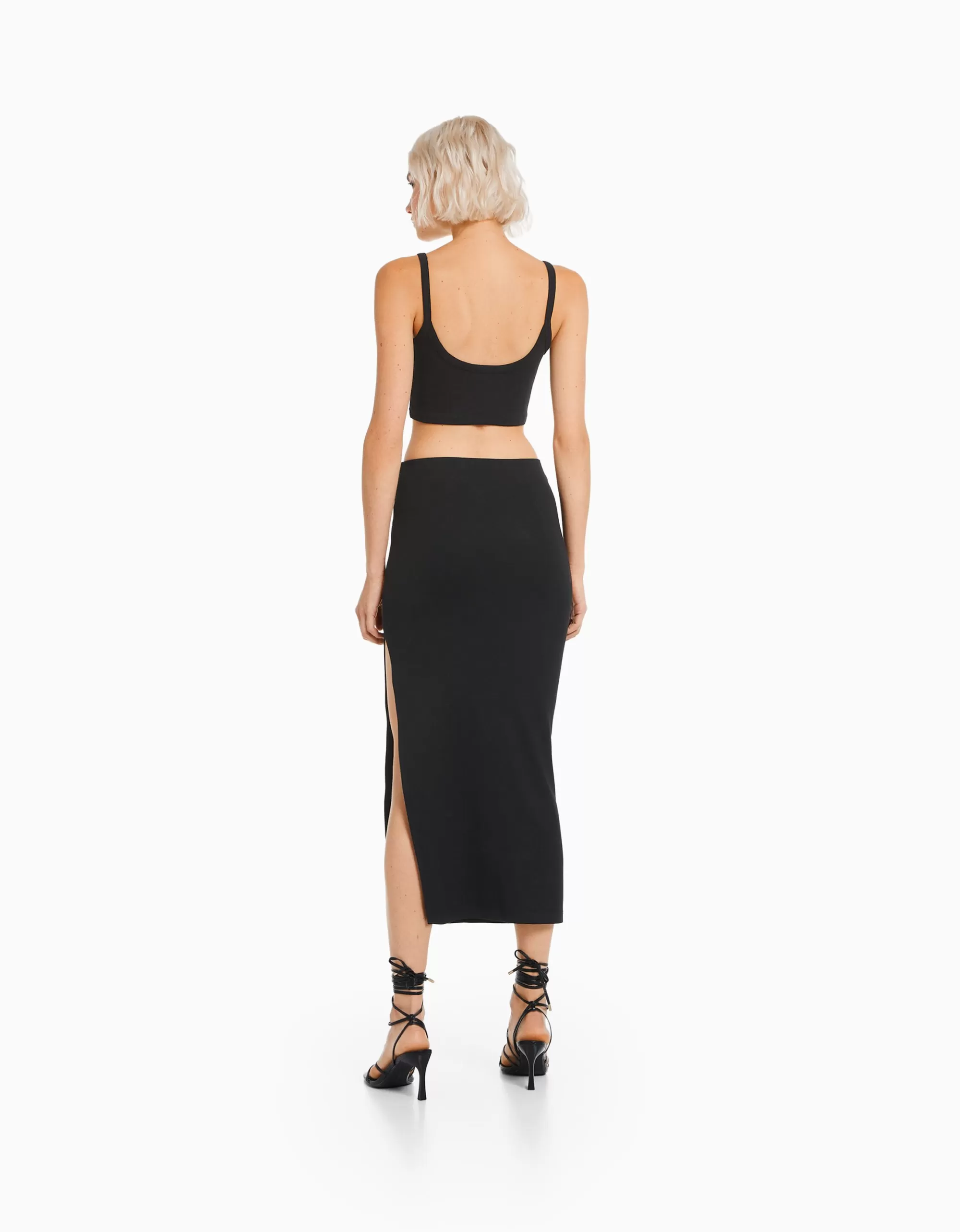 MUJER BERSHKA Top tirante ancho cropped
