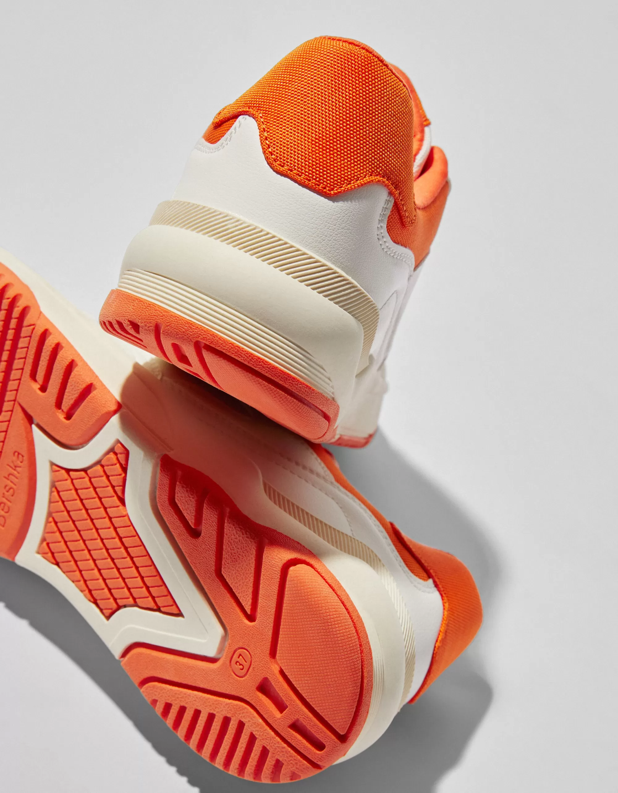 MUJER BERSHKA Zapatillas combinadas rejilla detalle color