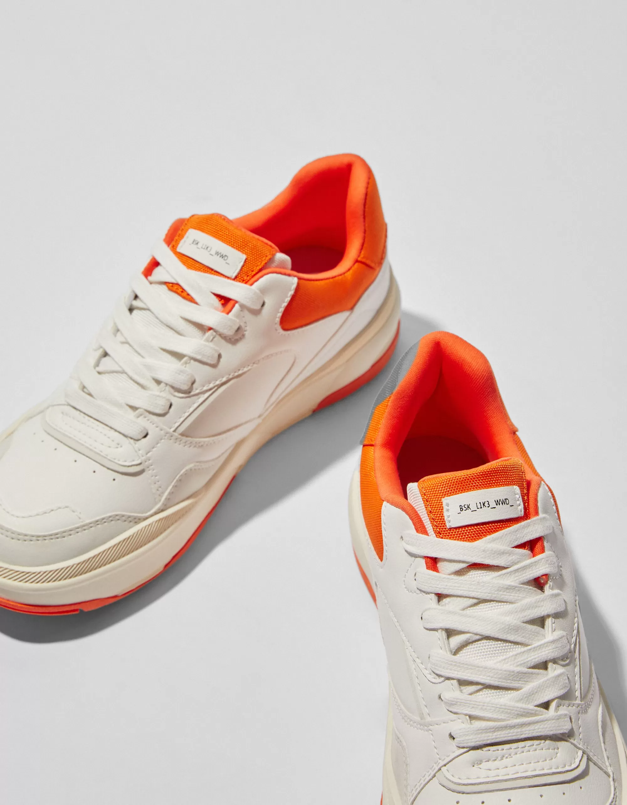 MUJER BERSHKA Zapatillas combinadas rejilla detalle color